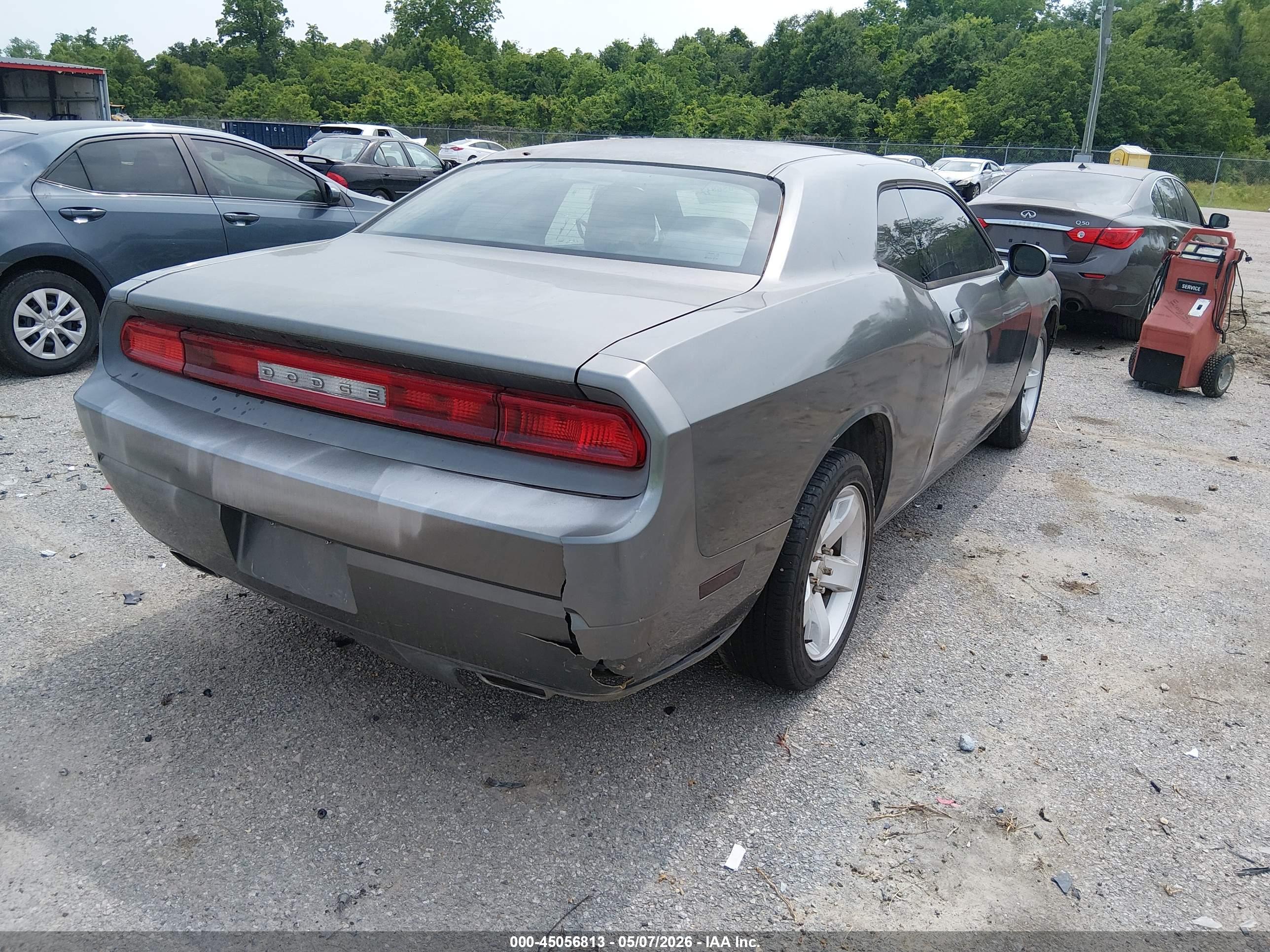 DODGE CHALLENGER image 4