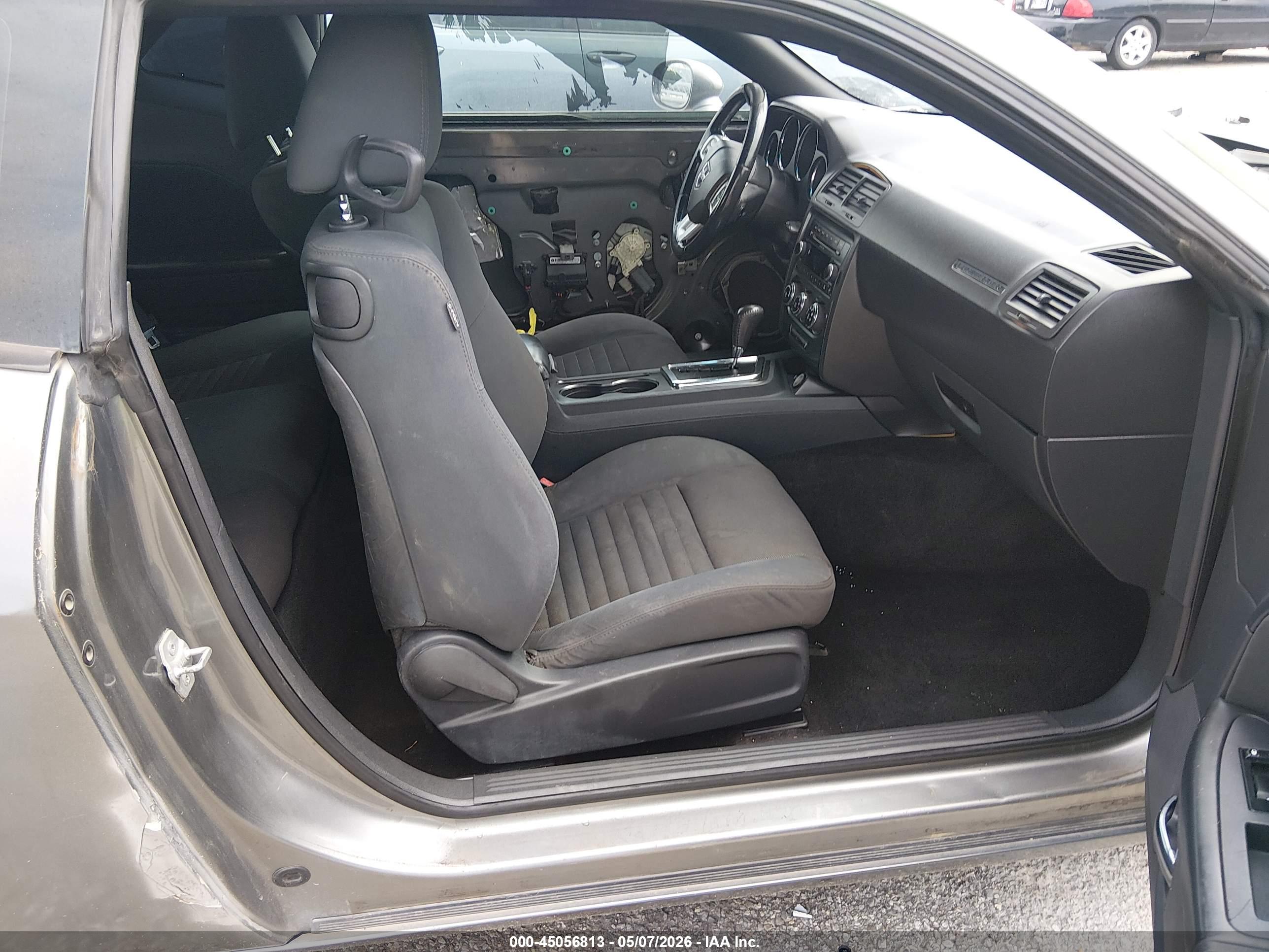 DODGE CHALLENGER image 5