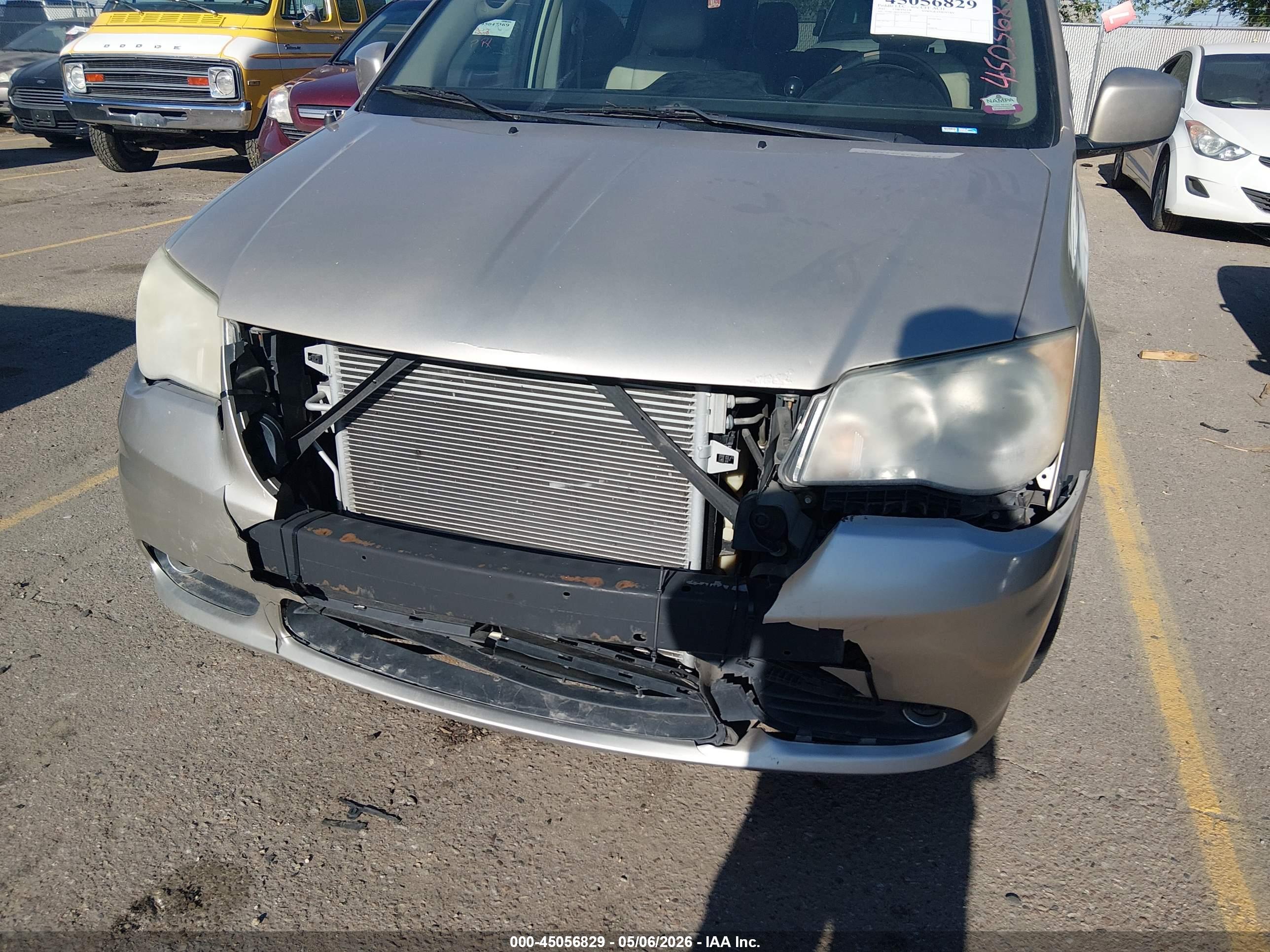 CHRYSLER TOWN image 6
