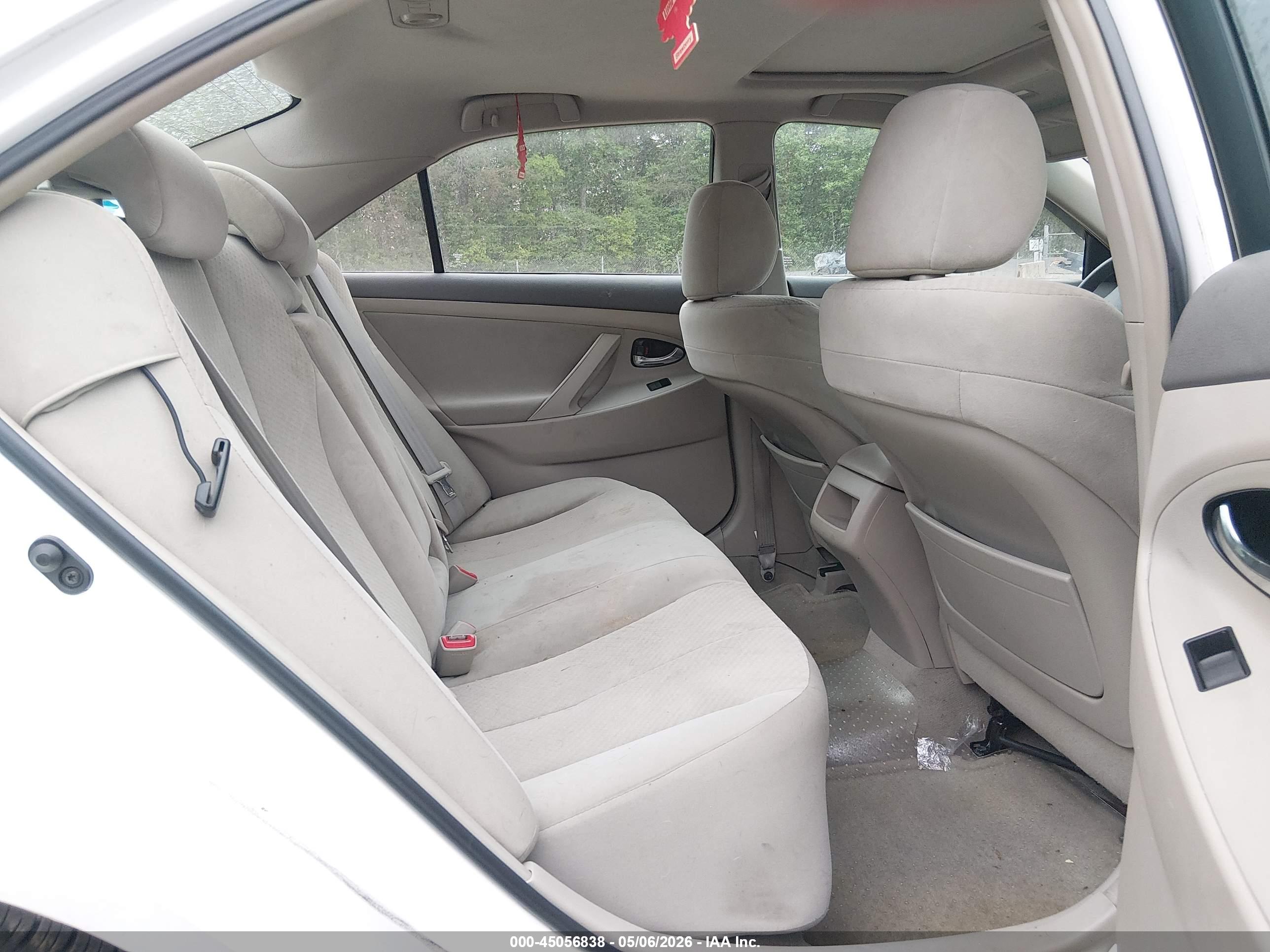 TOYOTA CAMRY image 8