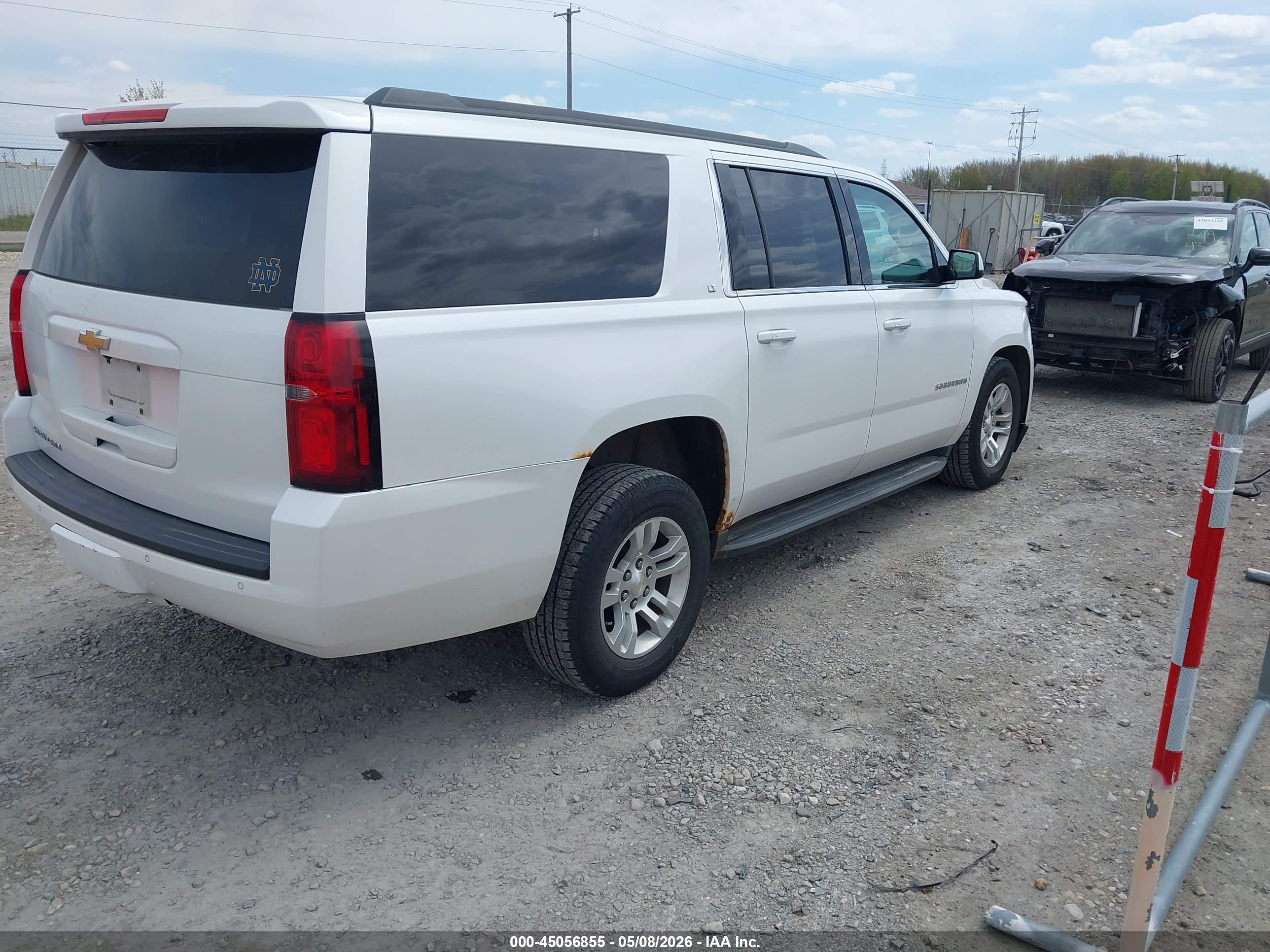 CHEVROLET SUBURBAN image 4