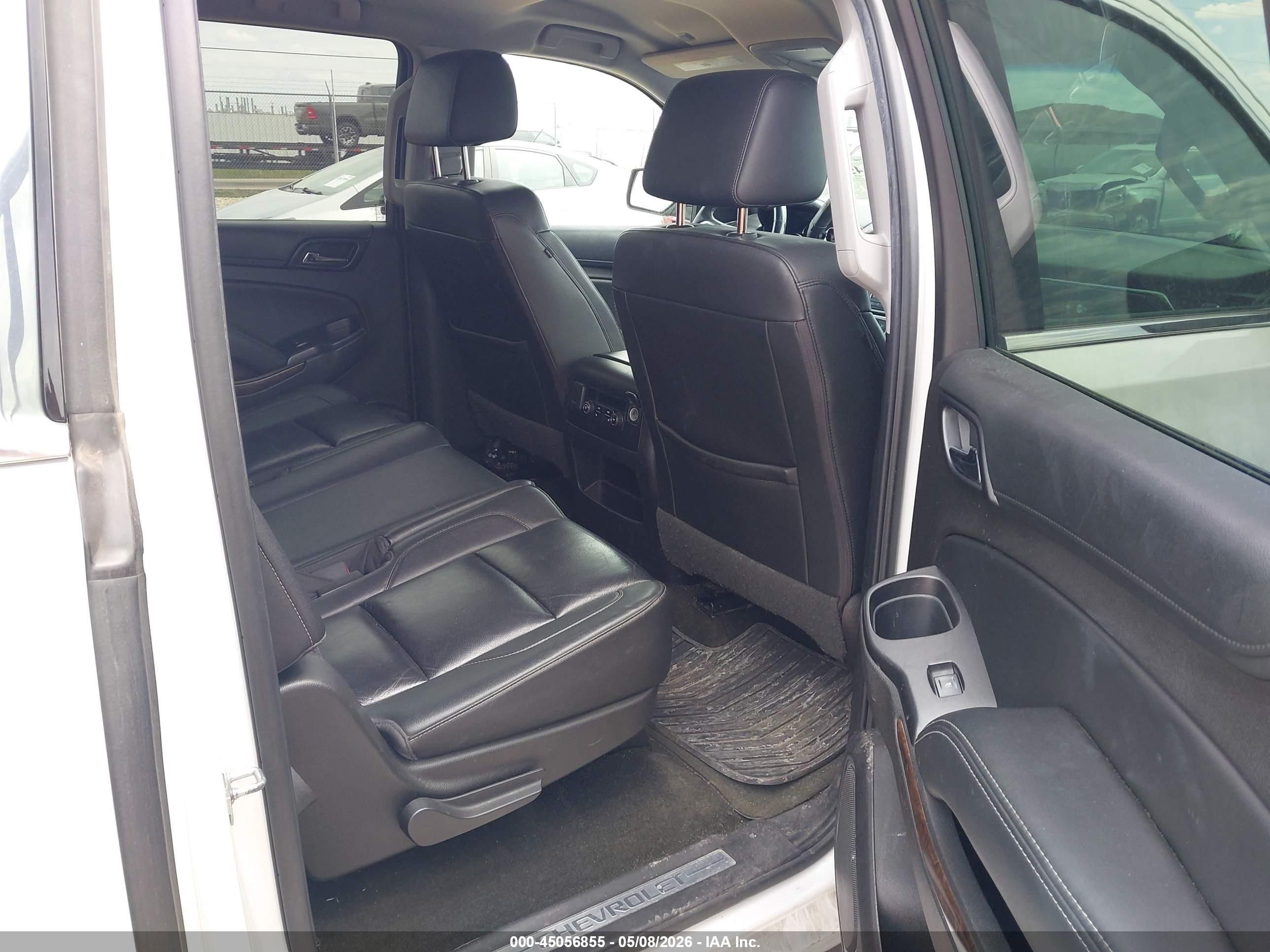 CHEVROLET SUBURBAN image 8