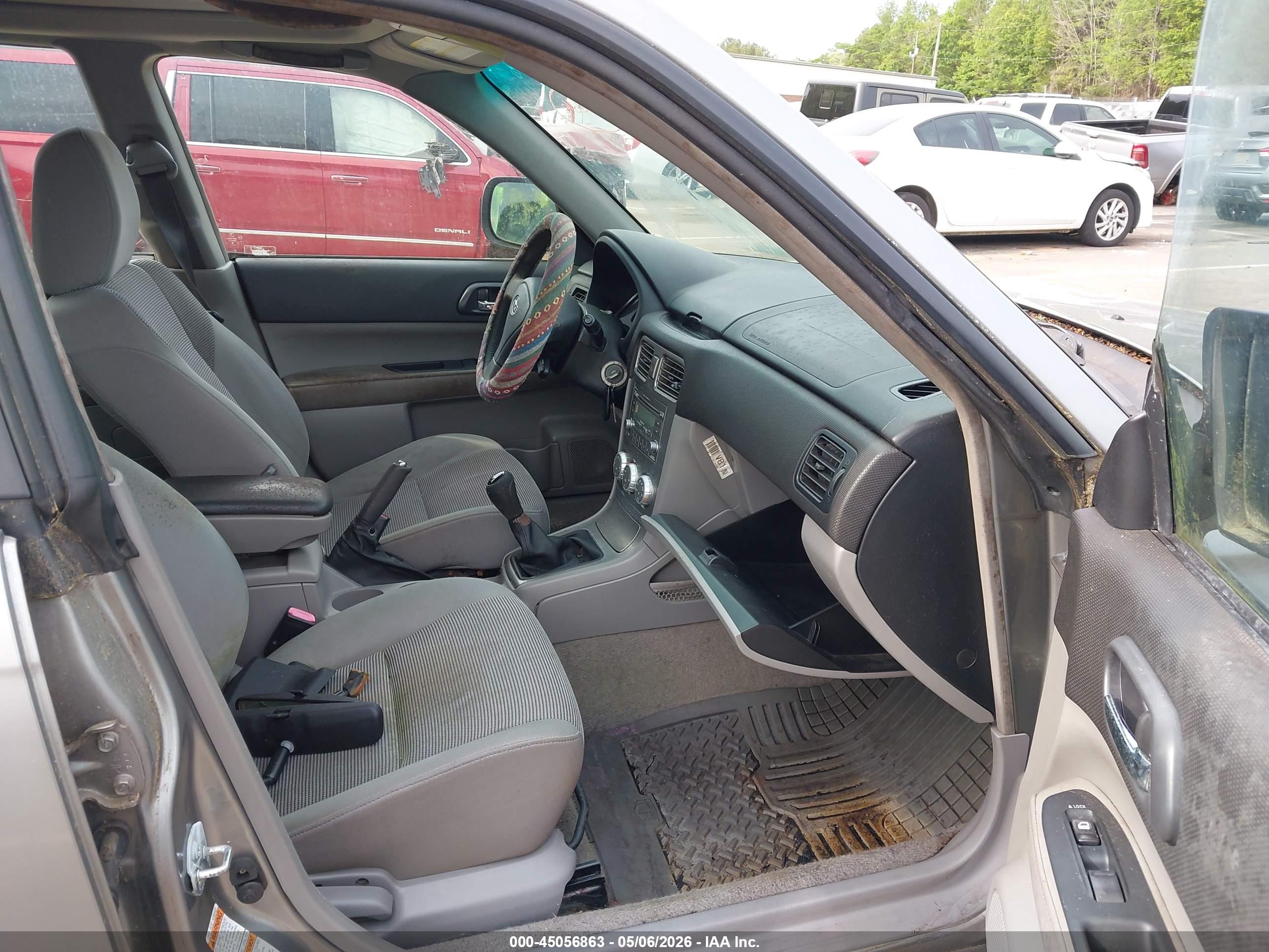 SUBARU FORESTER image 5