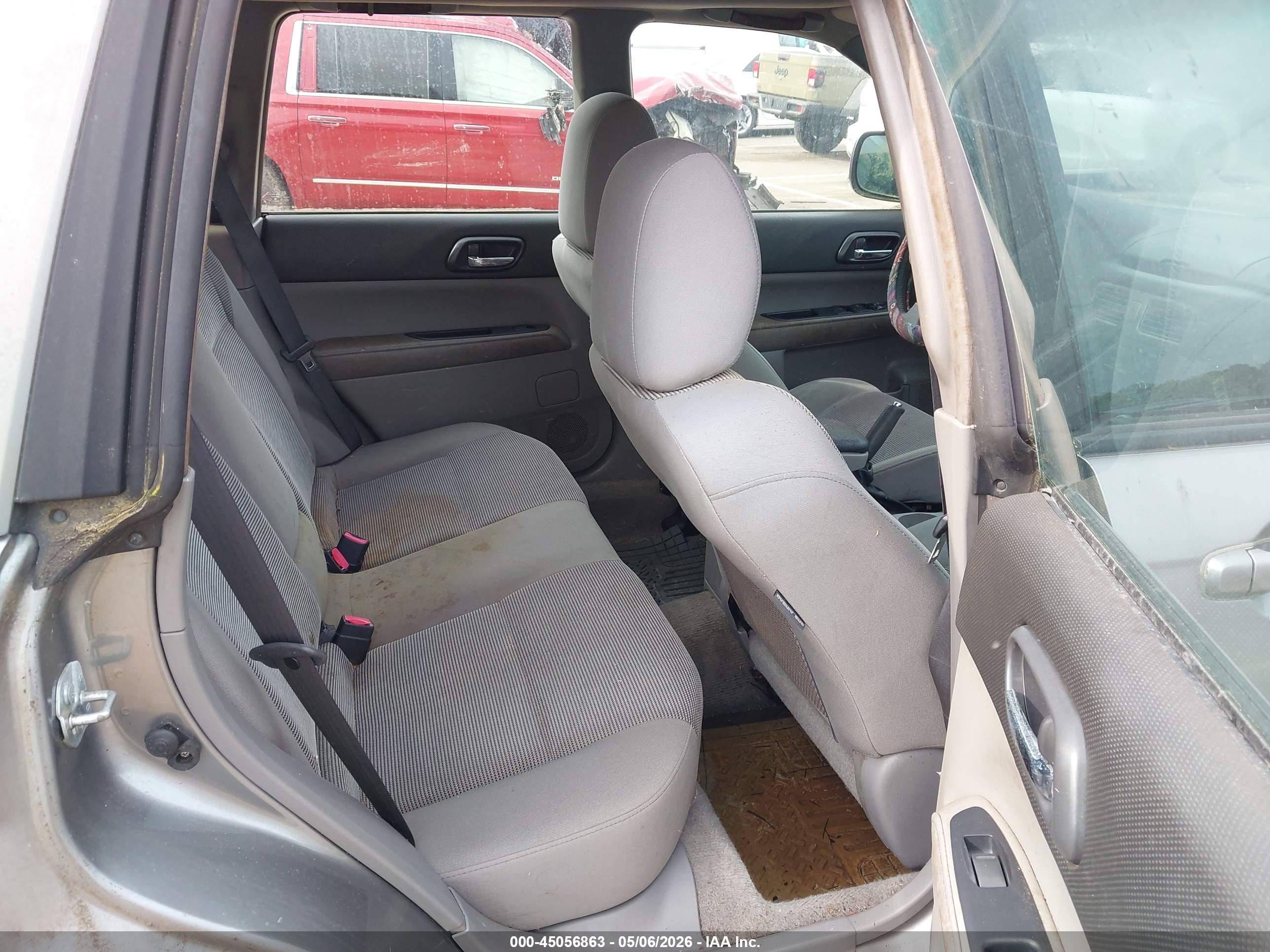 SUBARU FORESTER image 8
