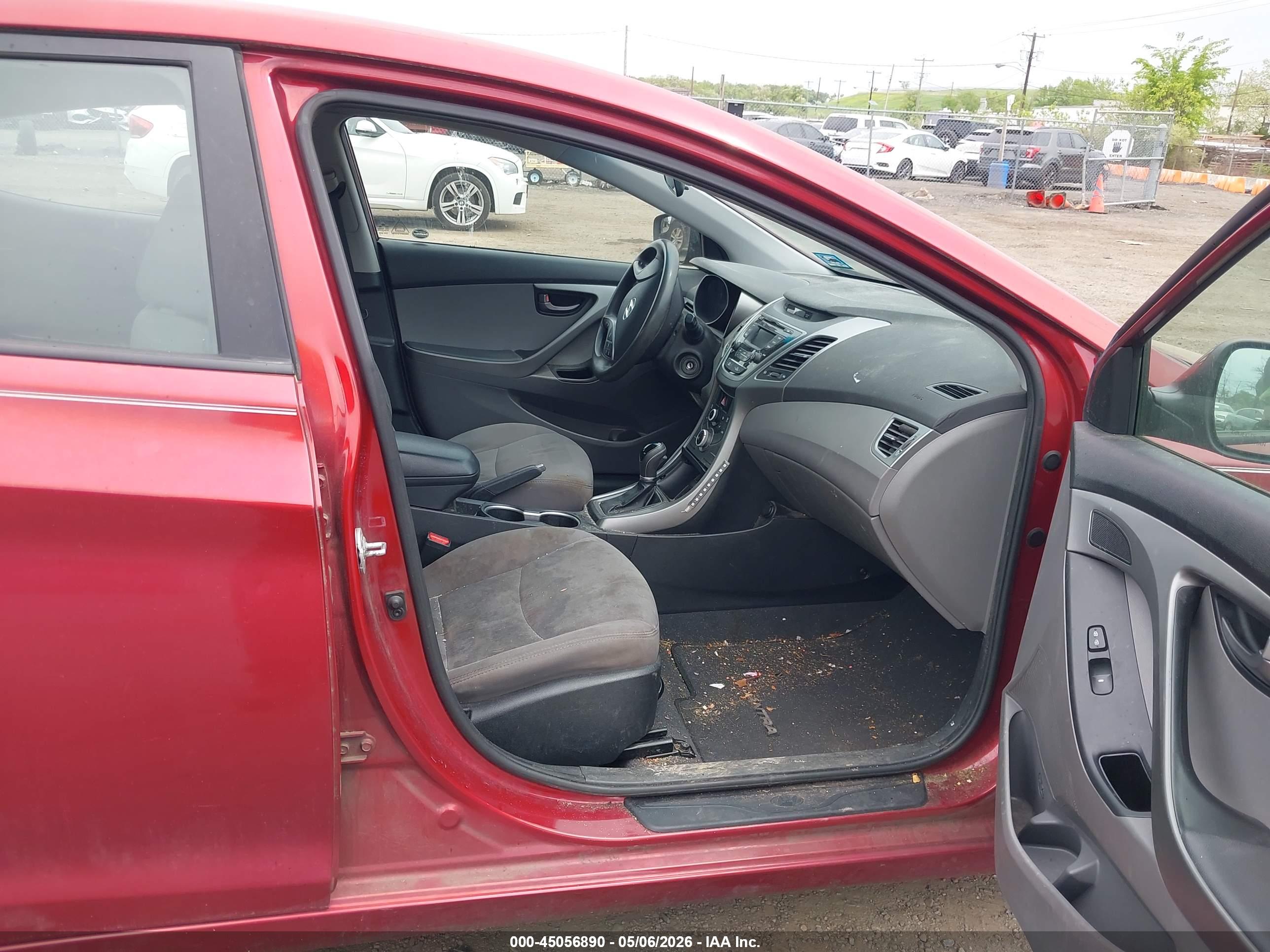 HYUNDAI ELANTRA image 5