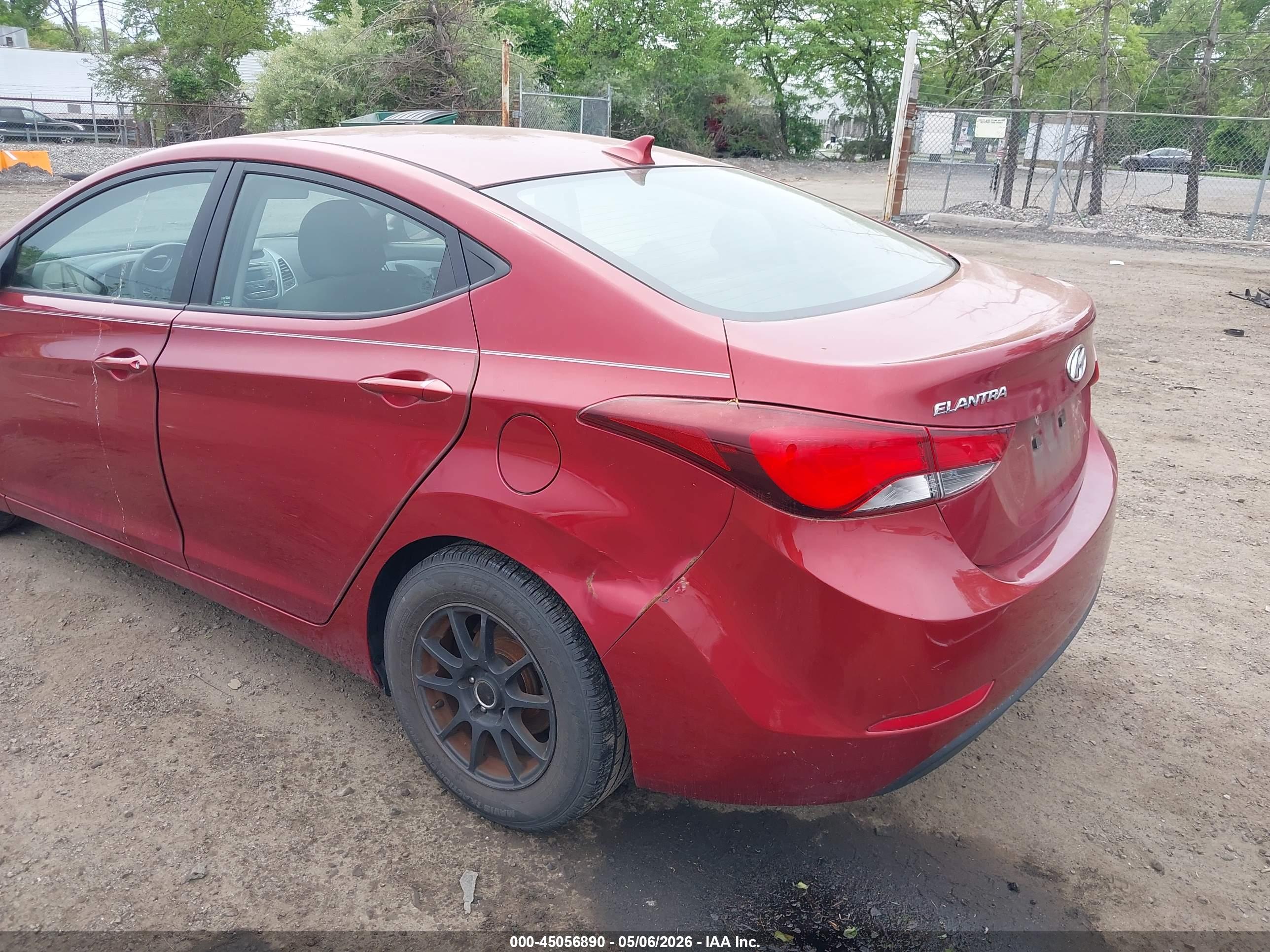HYUNDAI ELANTRA image 6