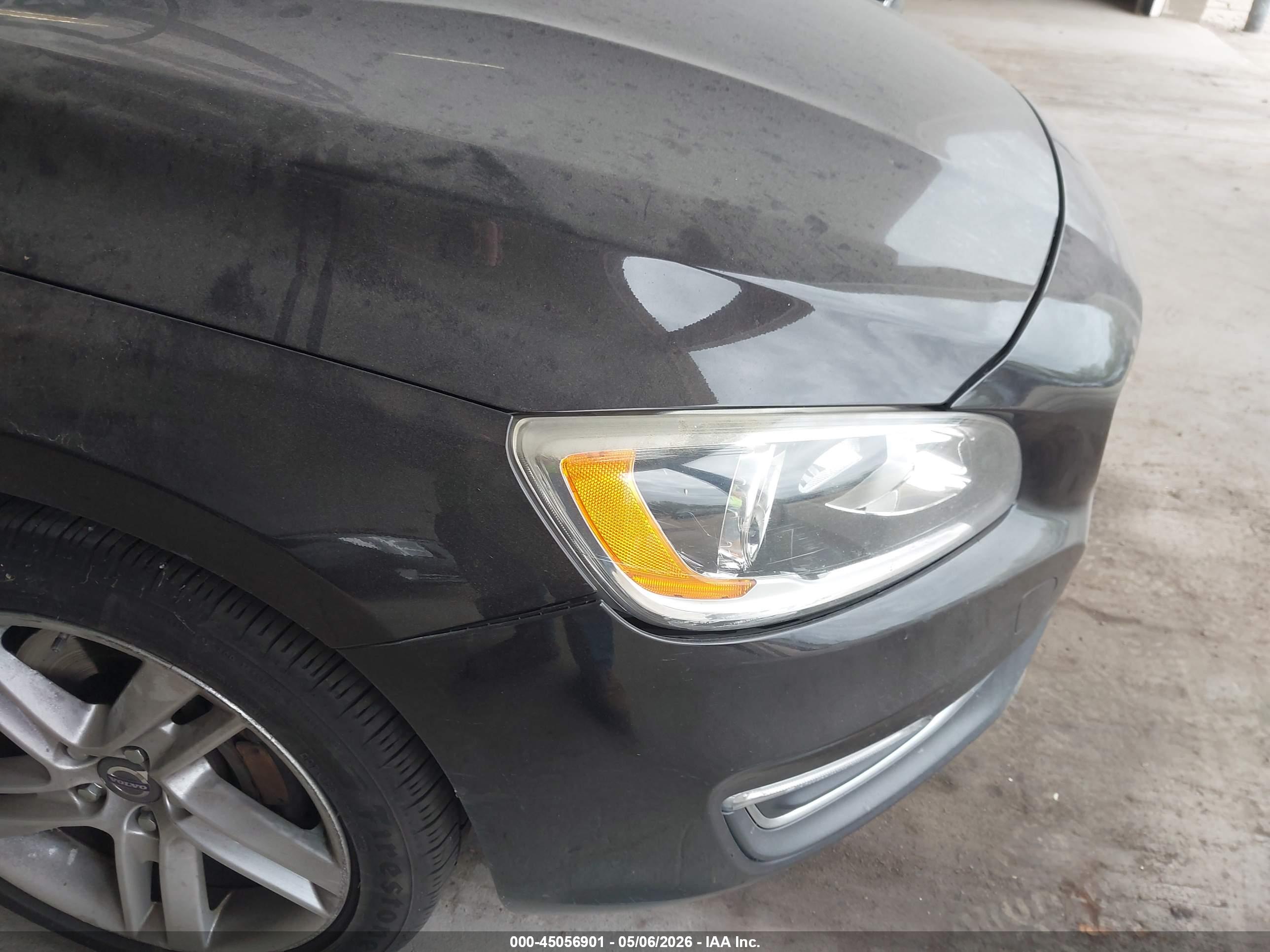 VOLVO S60 image 6