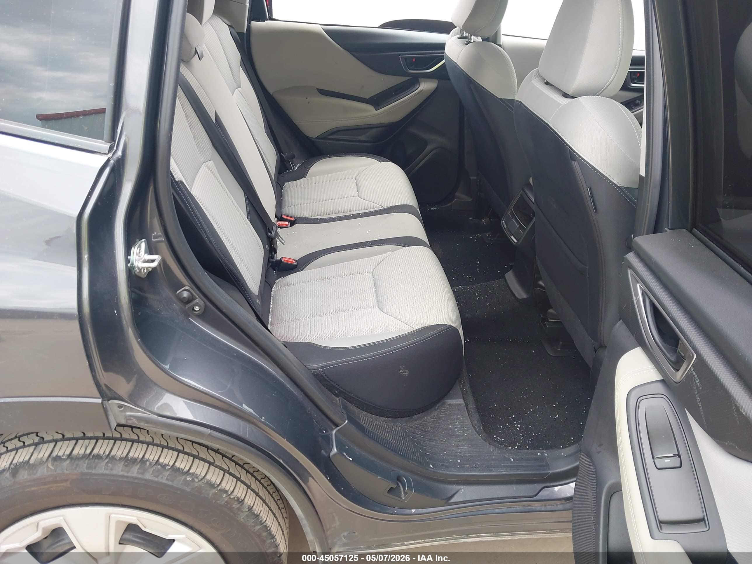 SUBARU FORESTER image 8