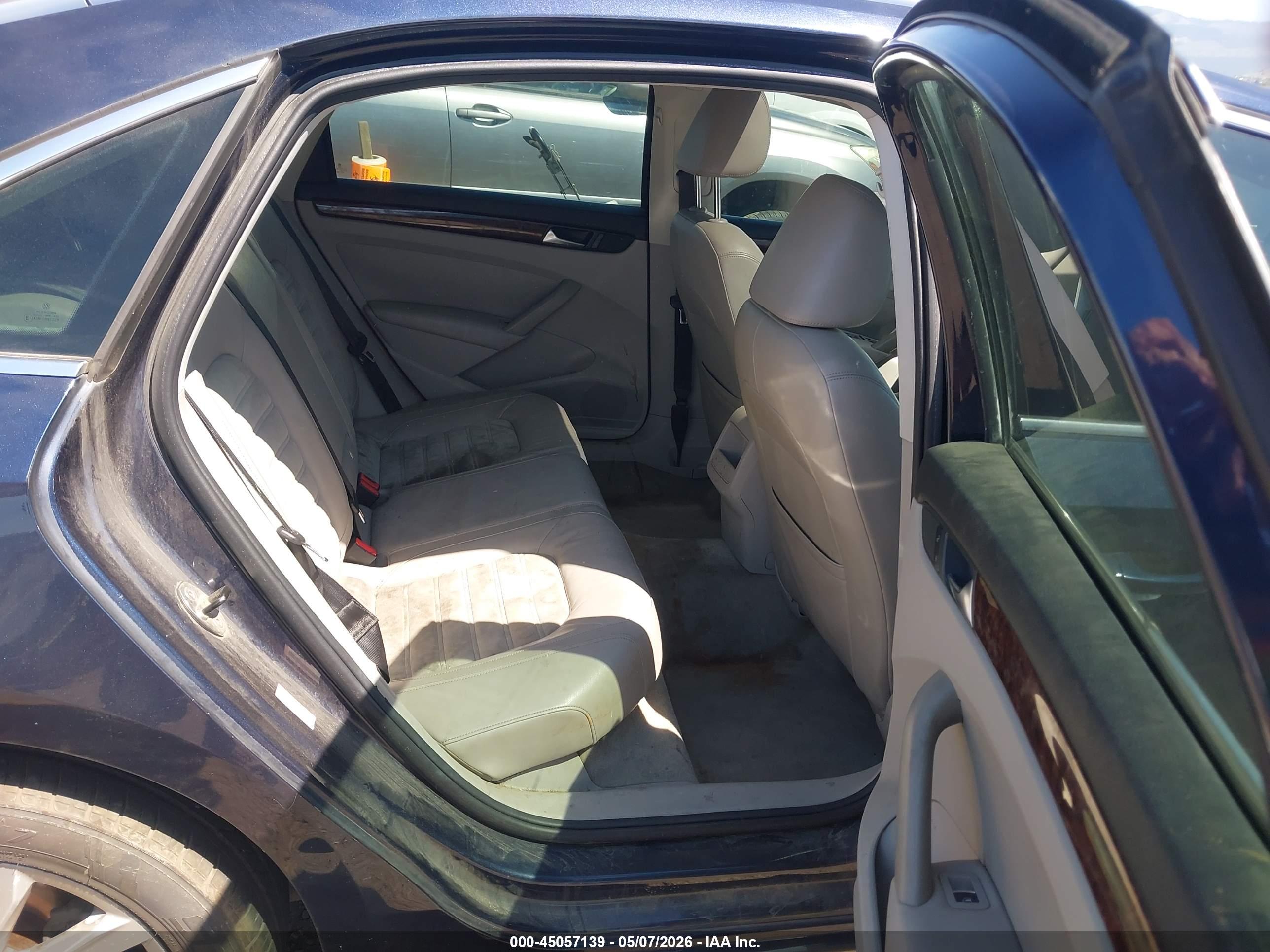 VOLKSWAGEN PASSAT image 8