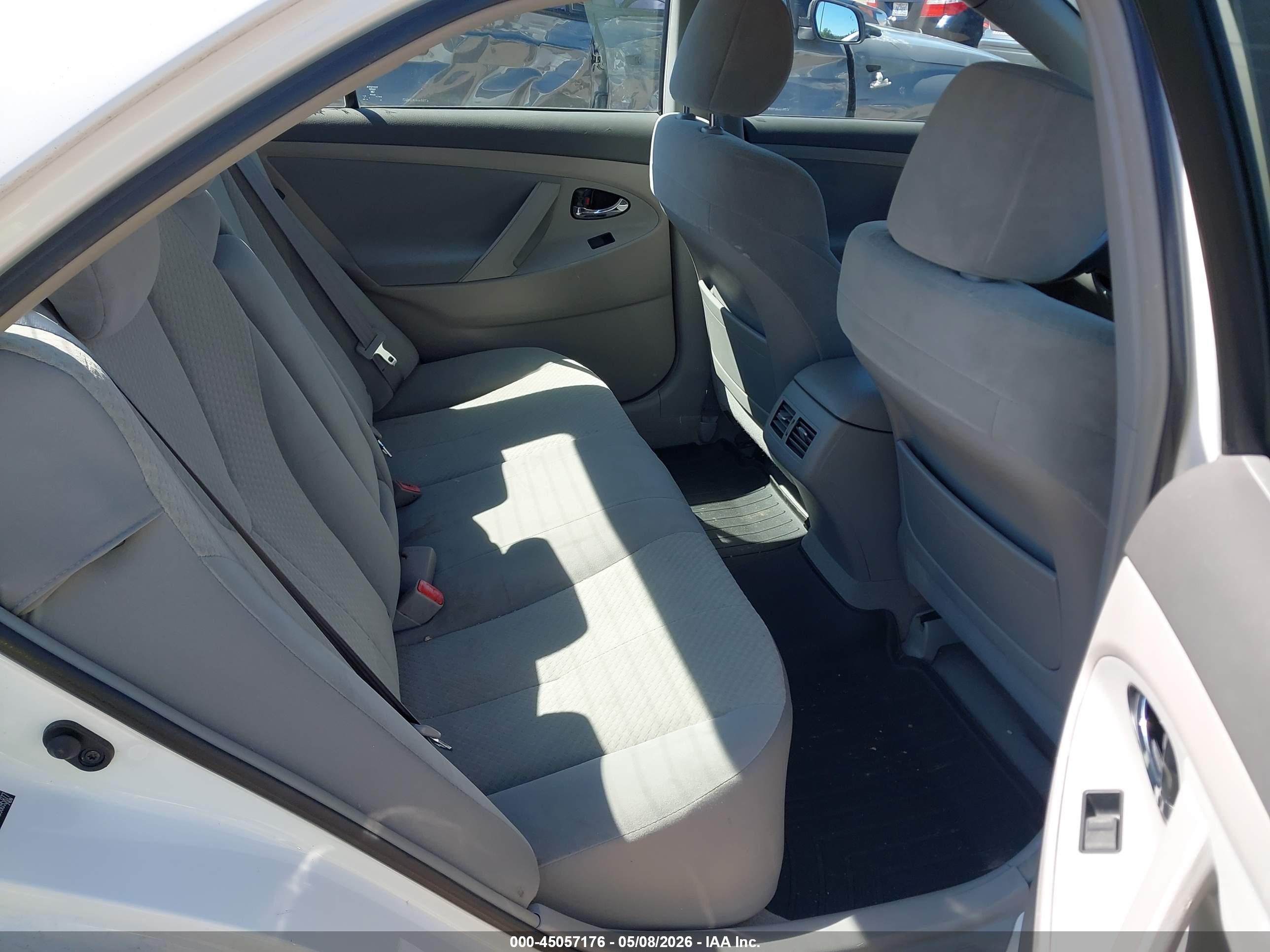 TOYOTA CAMRY image 8