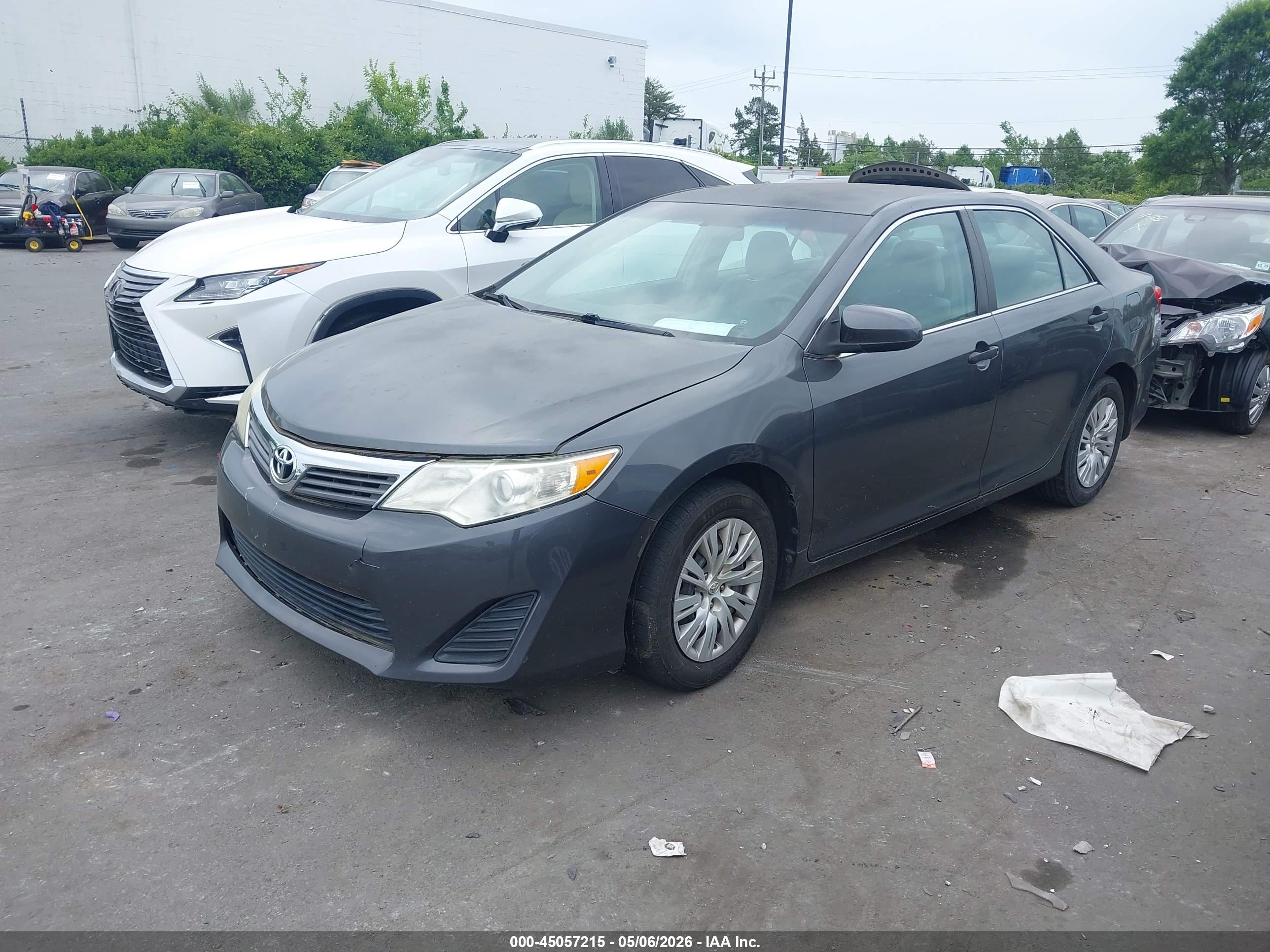 TOYOTA CAMRY image 2