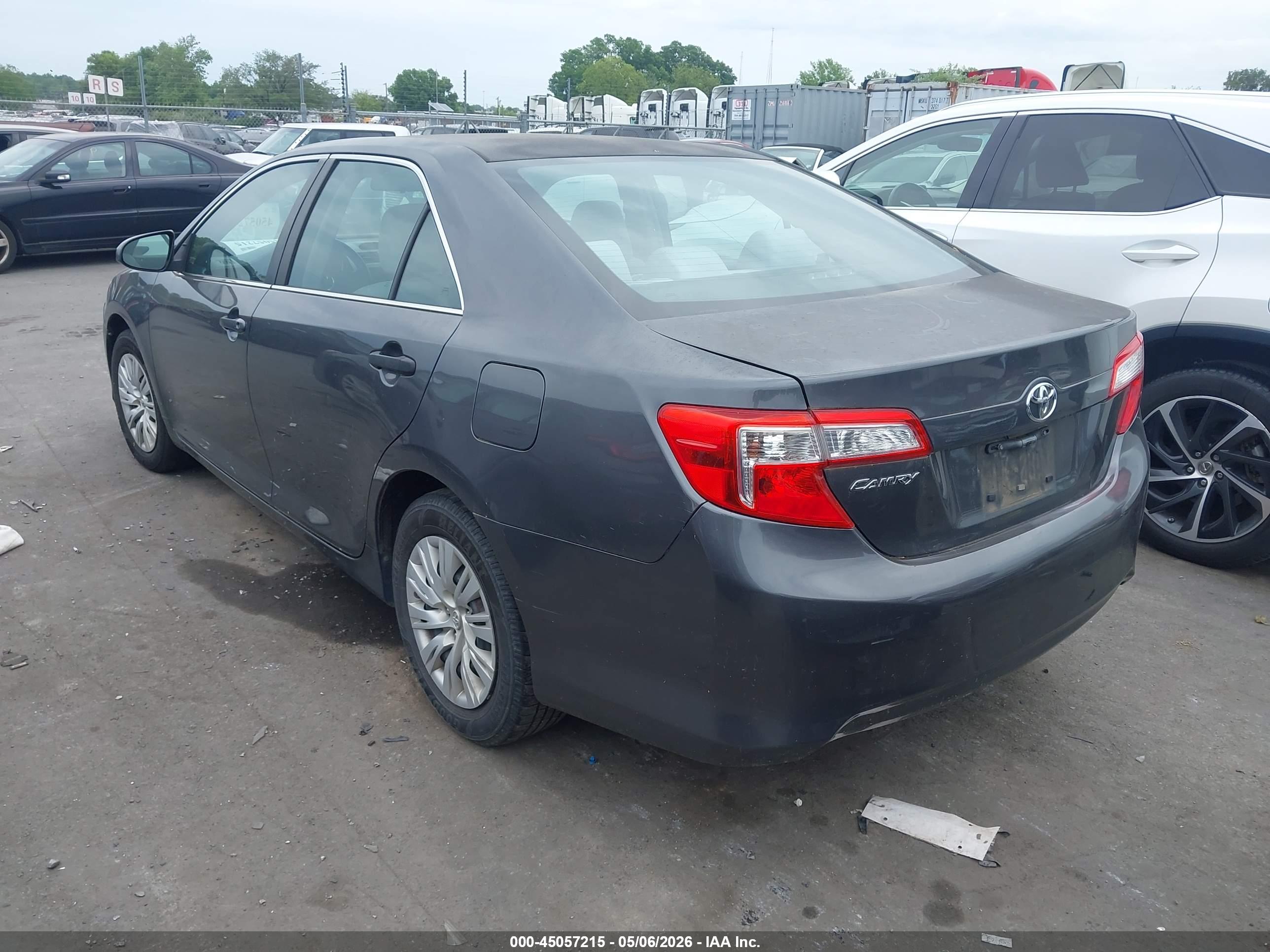 TOYOTA CAMRY image 3