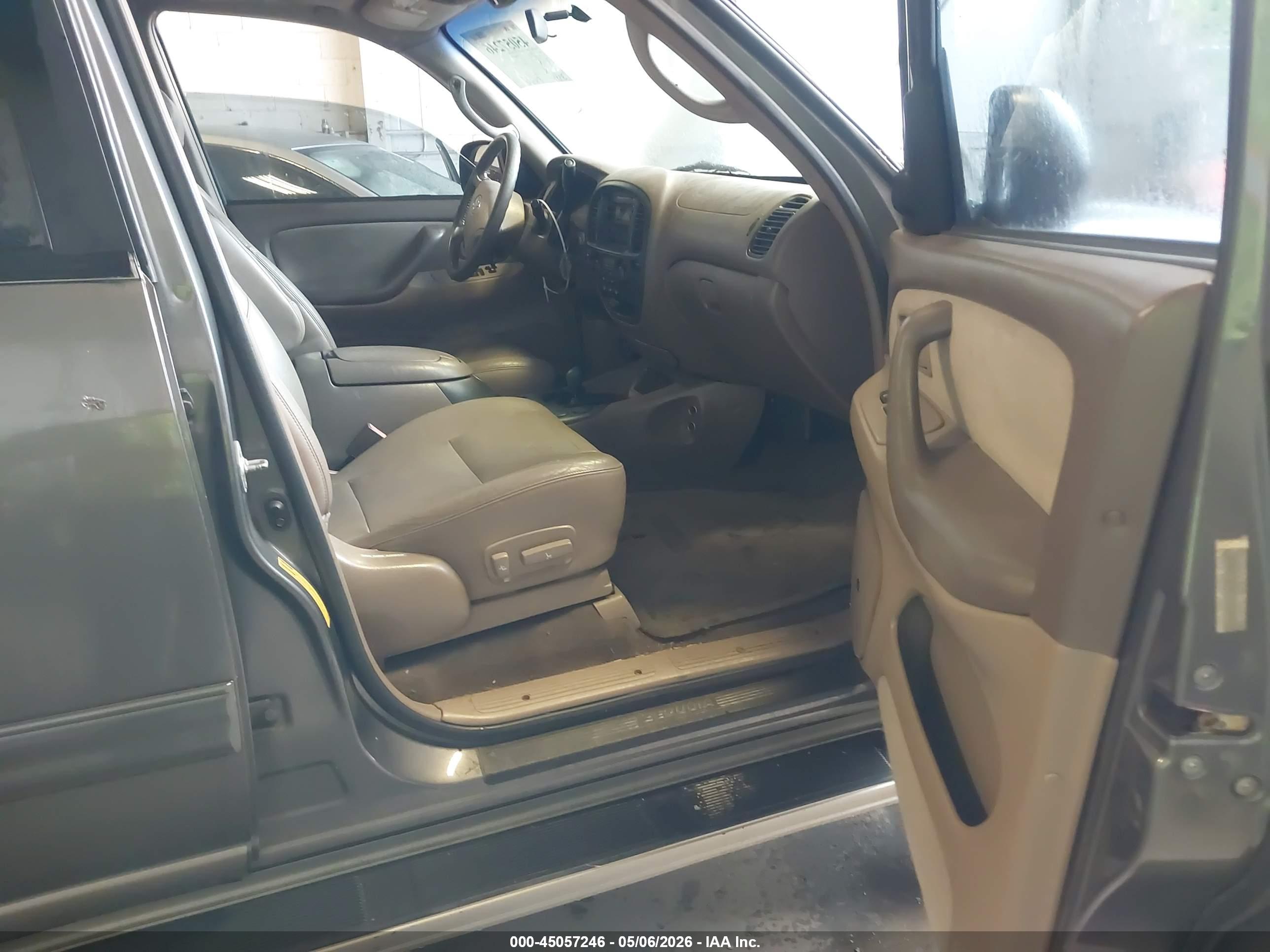 TOYOTA SEQUOIA image 5