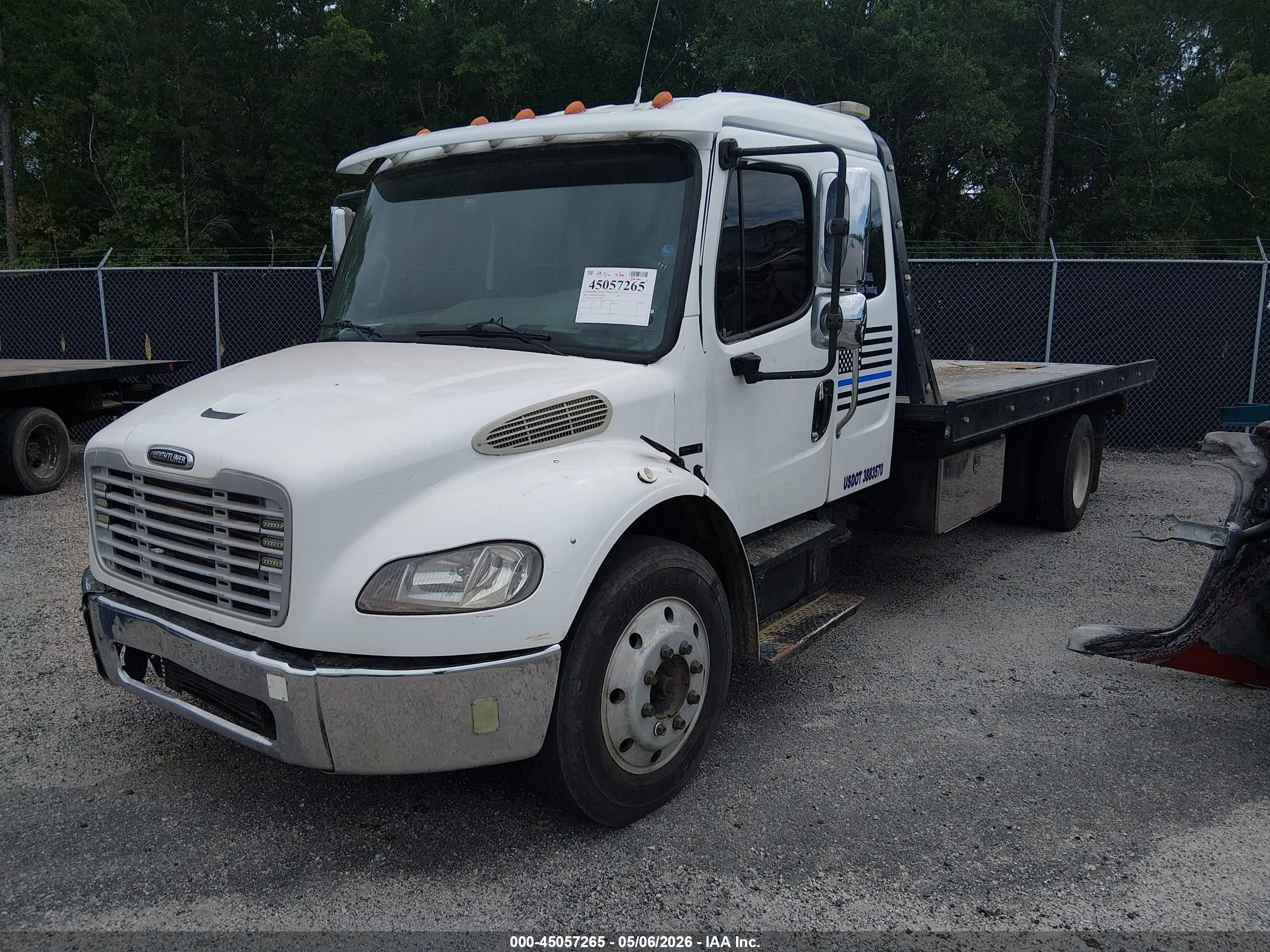 FREIGHTLINER M2 image 2
