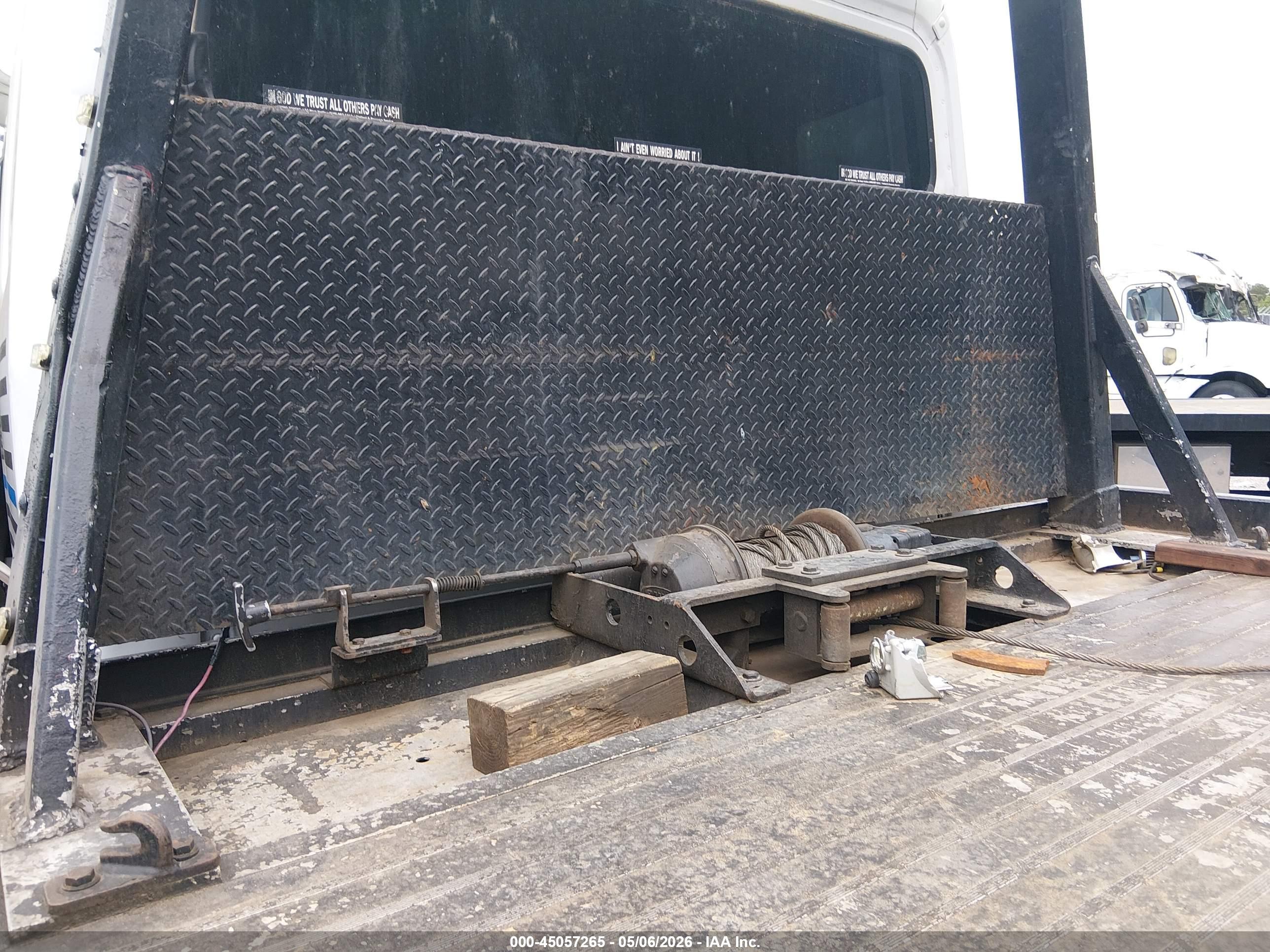 FREIGHTLINER M2 image 7