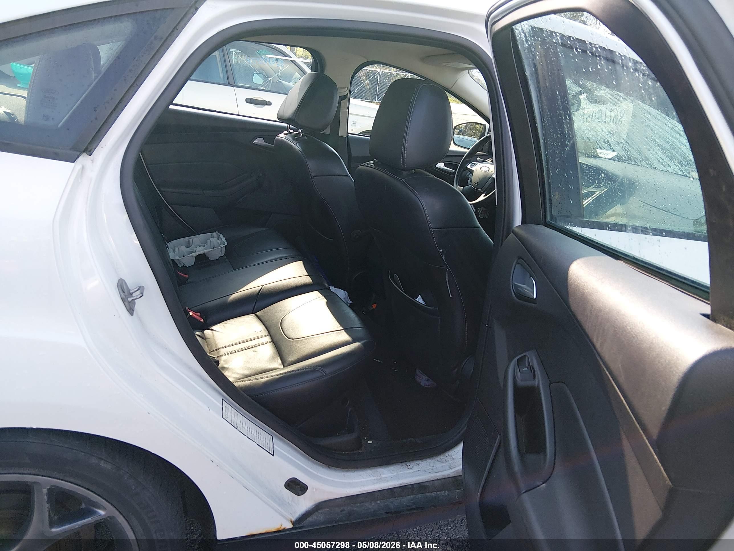 FORD FOCUS image 8