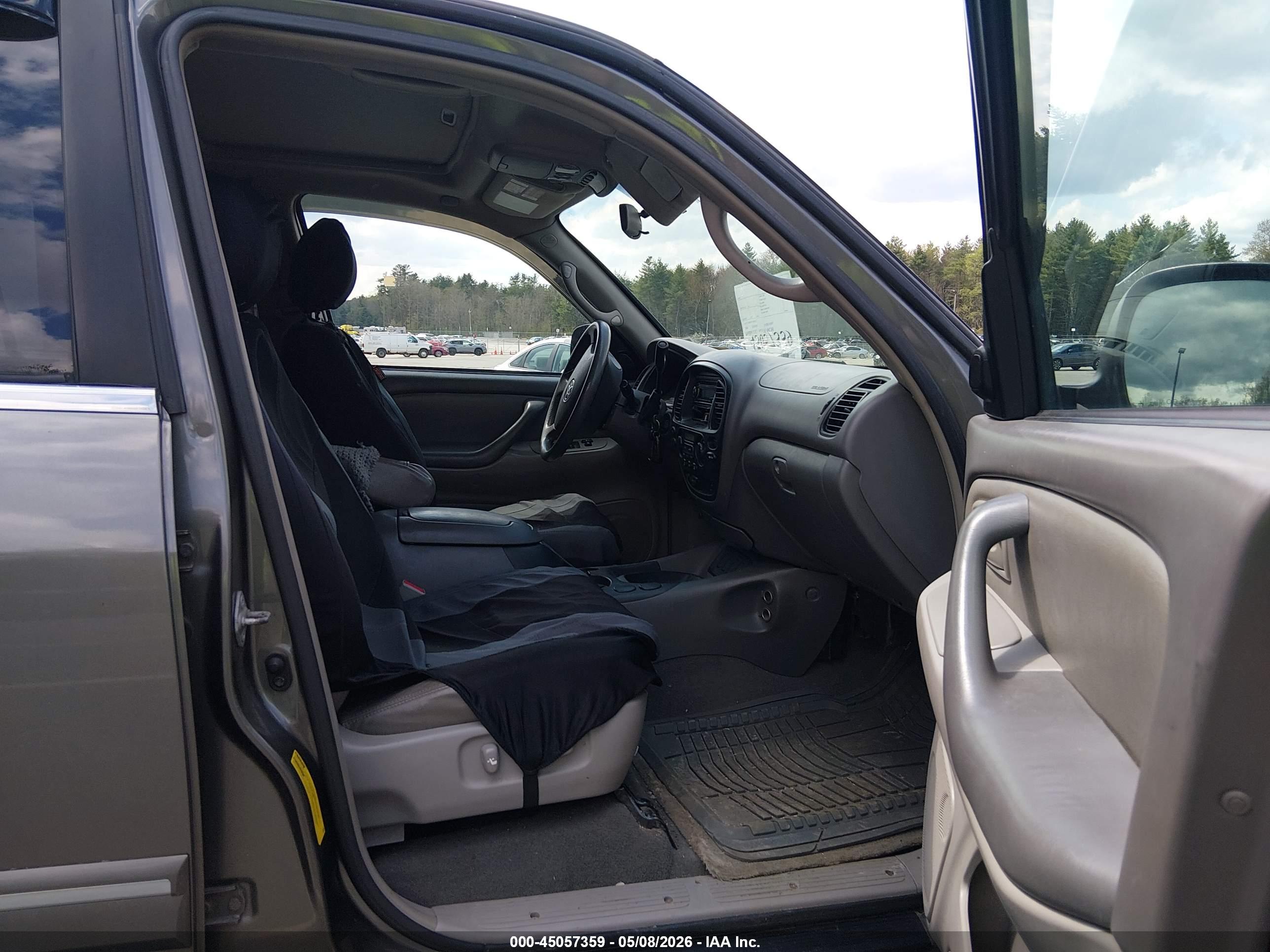TOYOTA SEQUOIA image 5