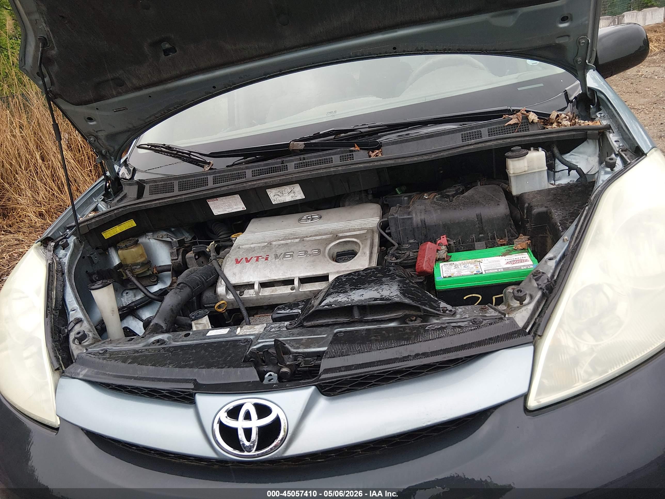 TOYOTA SIENNA image 10