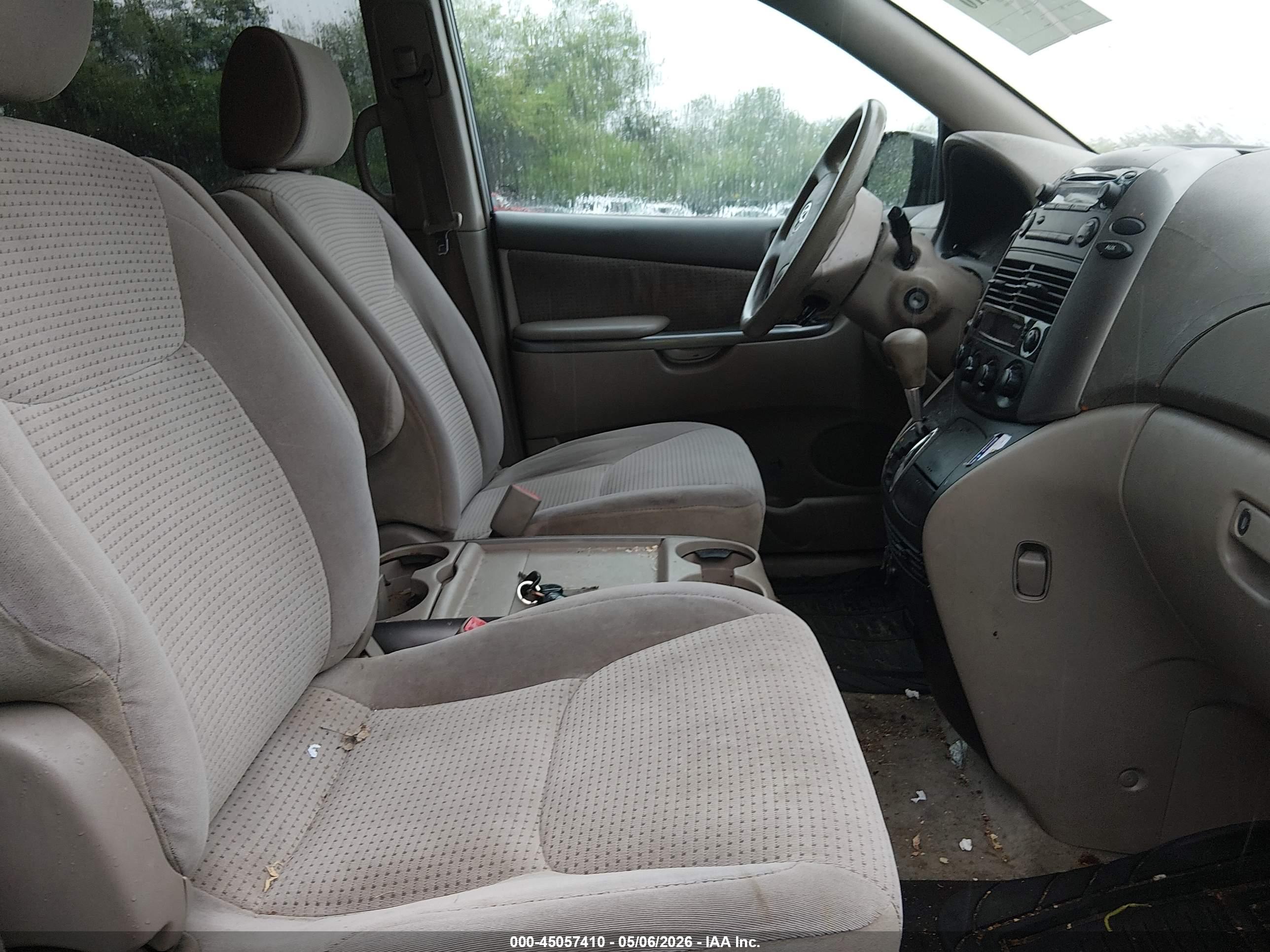TOYOTA SIENNA image 5