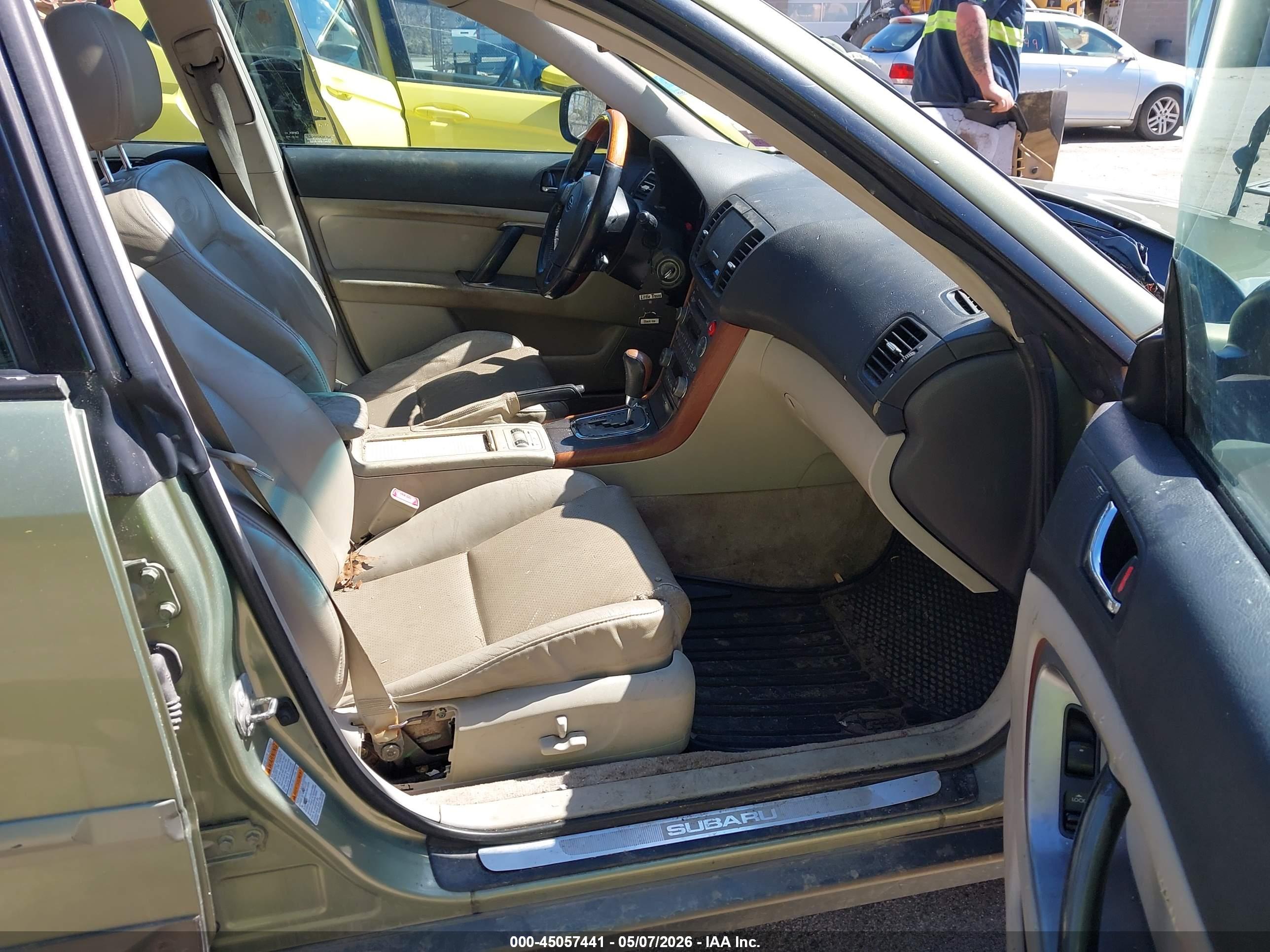 SUBARU OUTBACK image 5