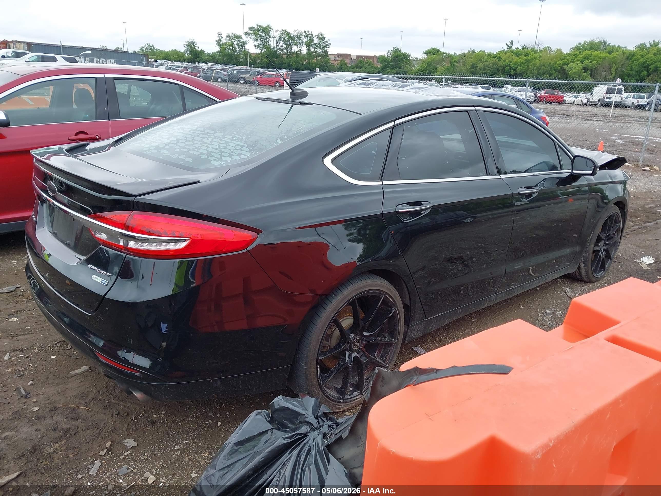 FORD FUSION image 4