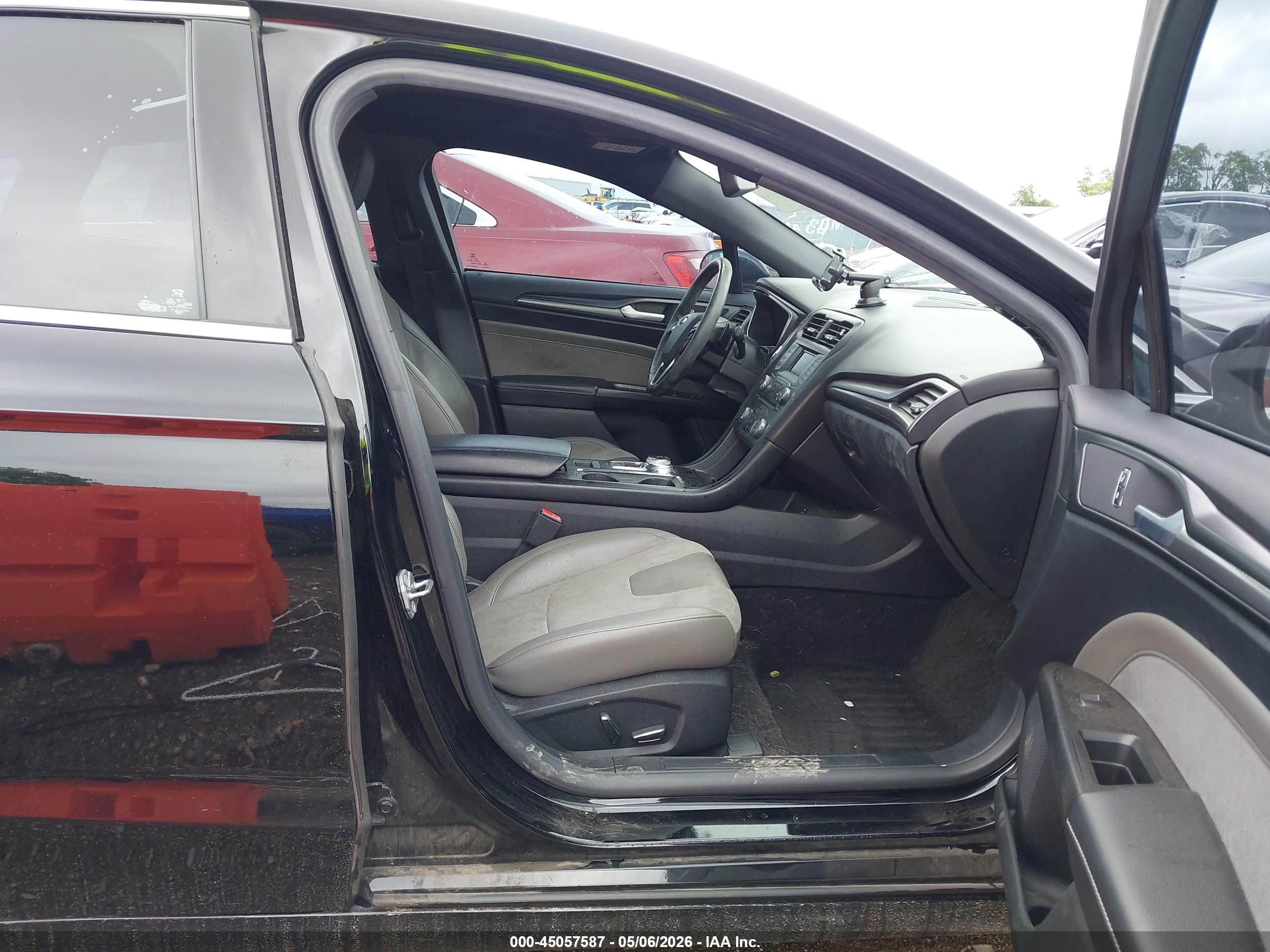 FORD FUSION image 5