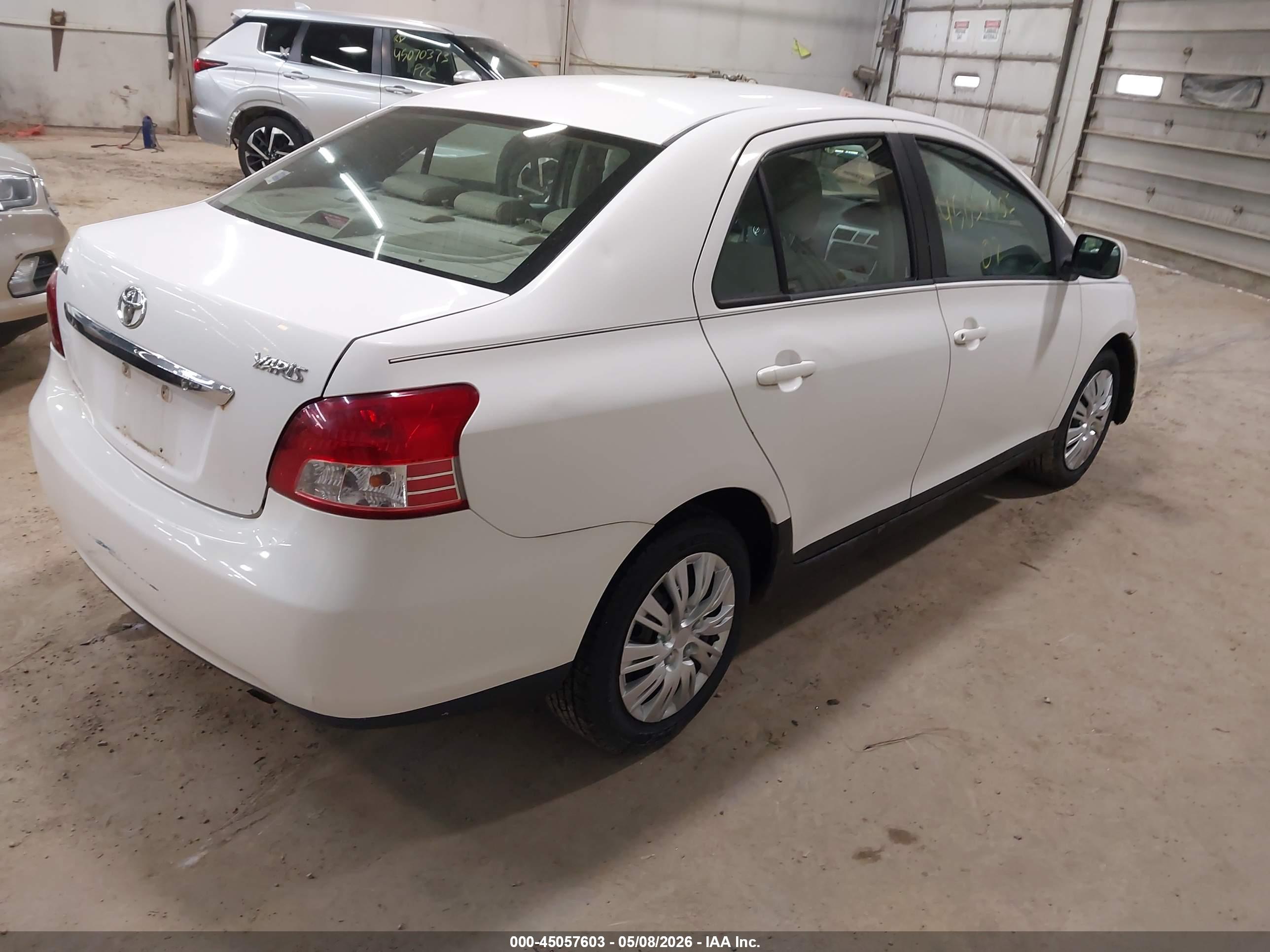 TOYOTA YARIS image 4