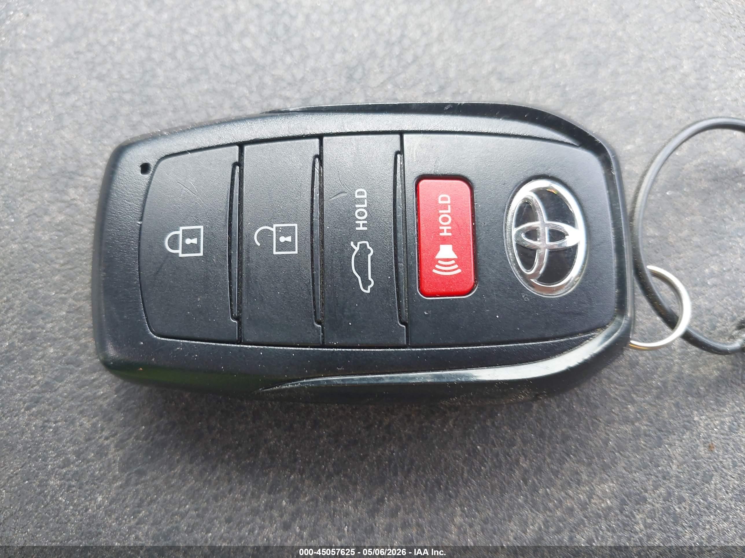 TOYOTA CAMRY image 11