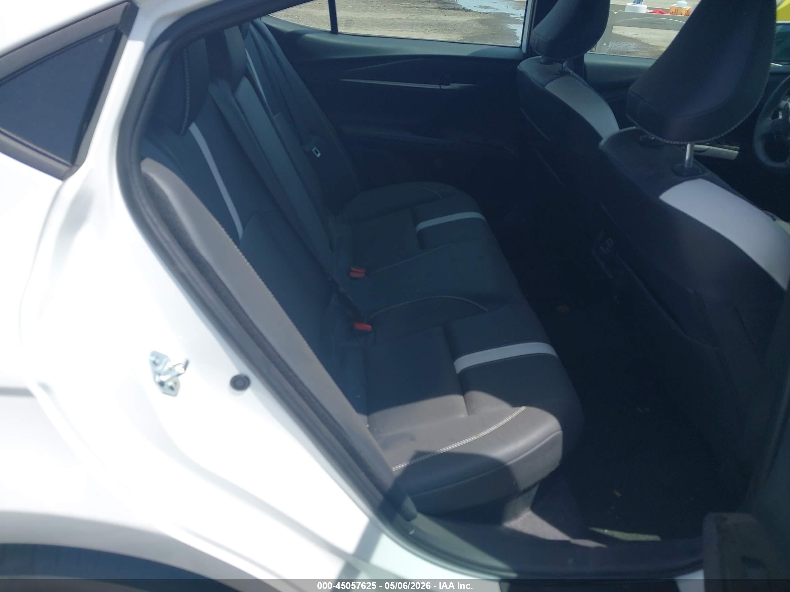 TOYOTA CAMRY image 8