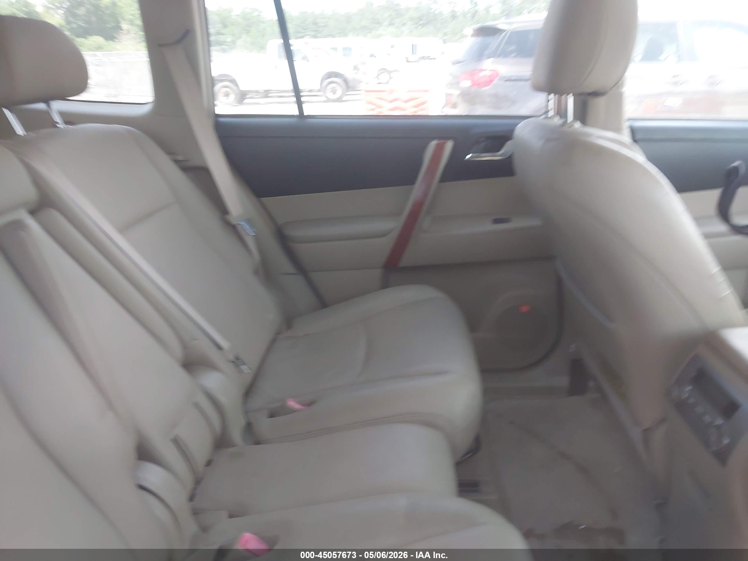TOYOTA HIGHLANDER image 8