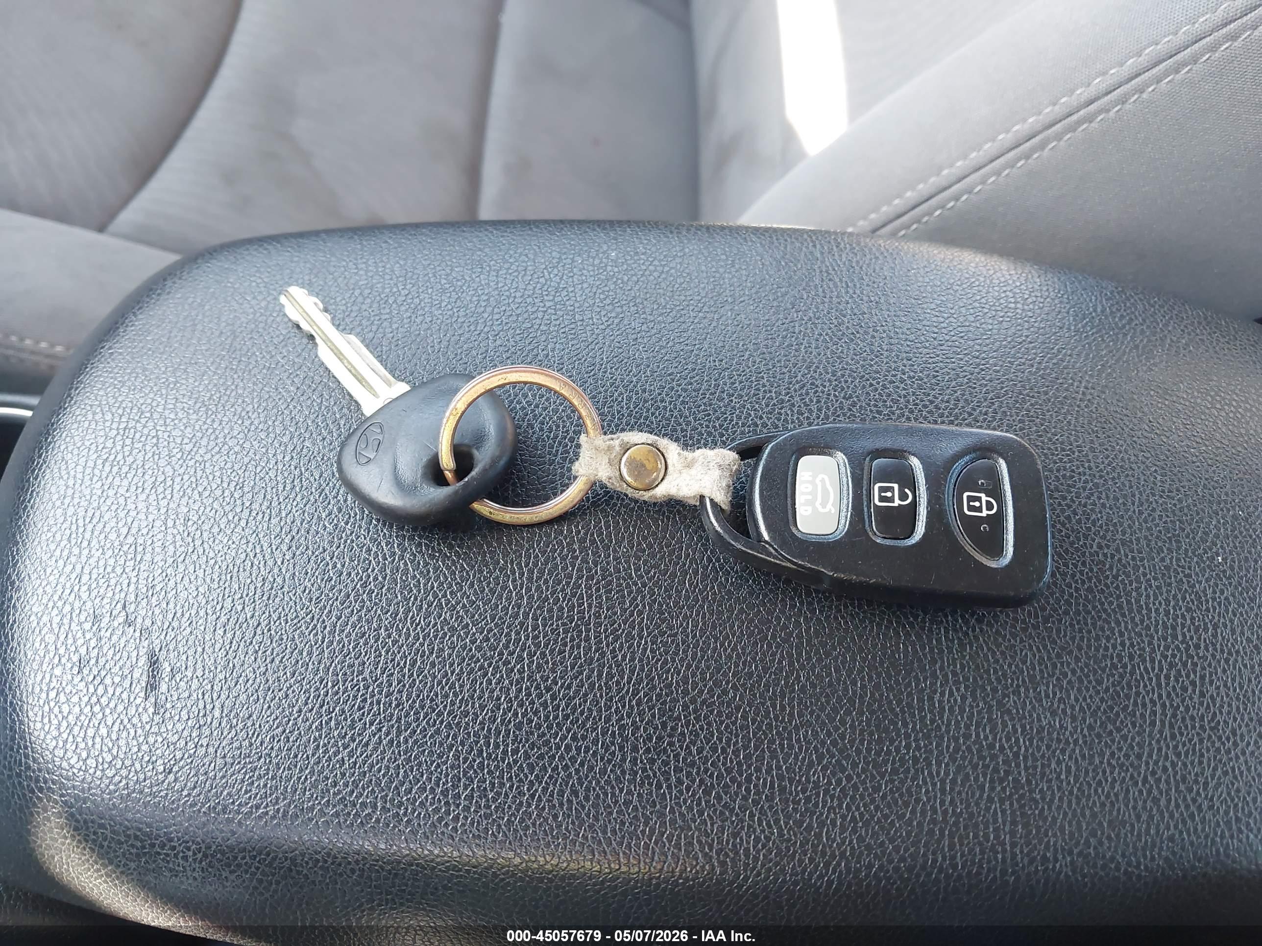 HYUNDAI ELANTRA image 11
