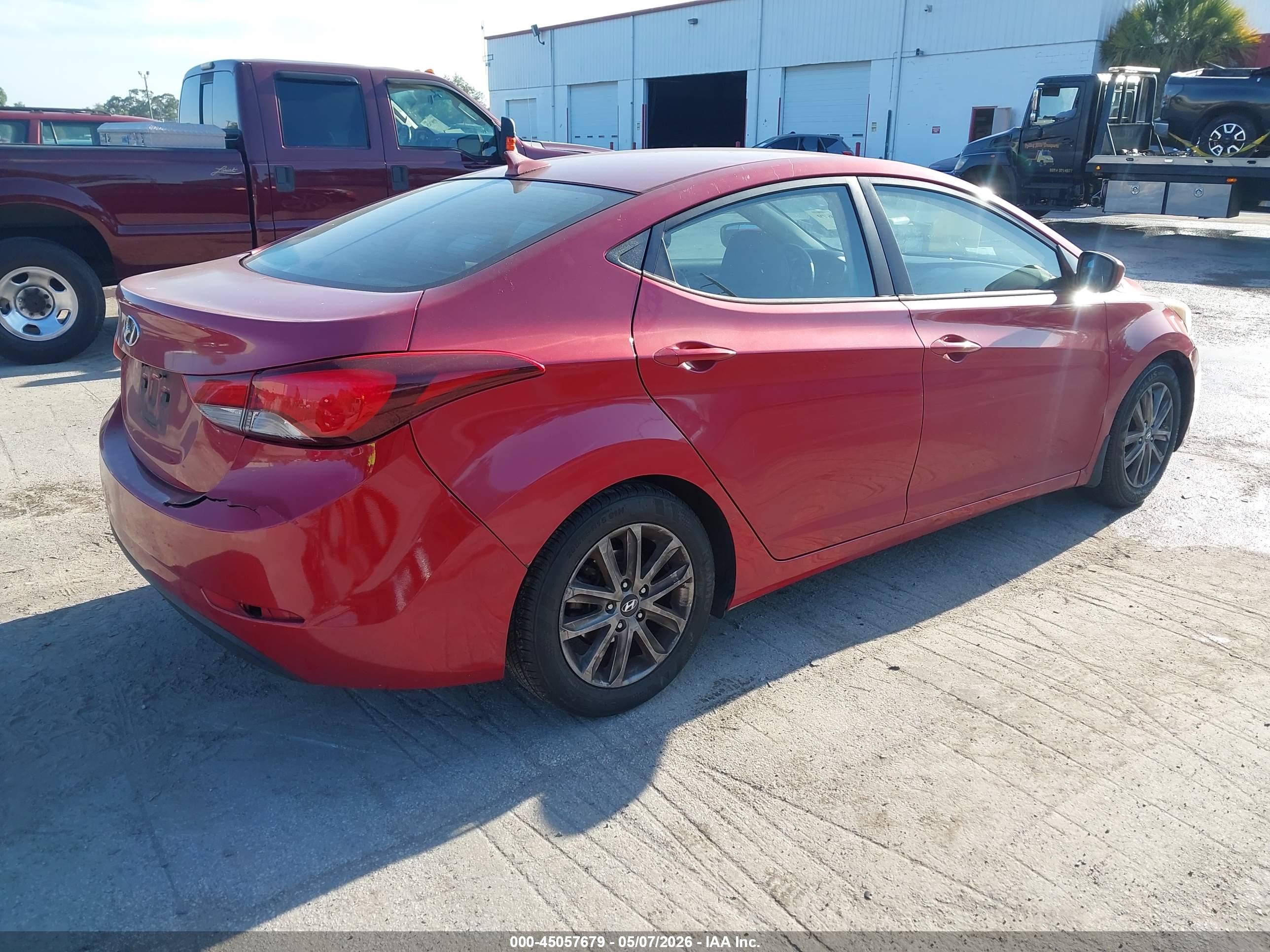 HYUNDAI ELANTRA image 4