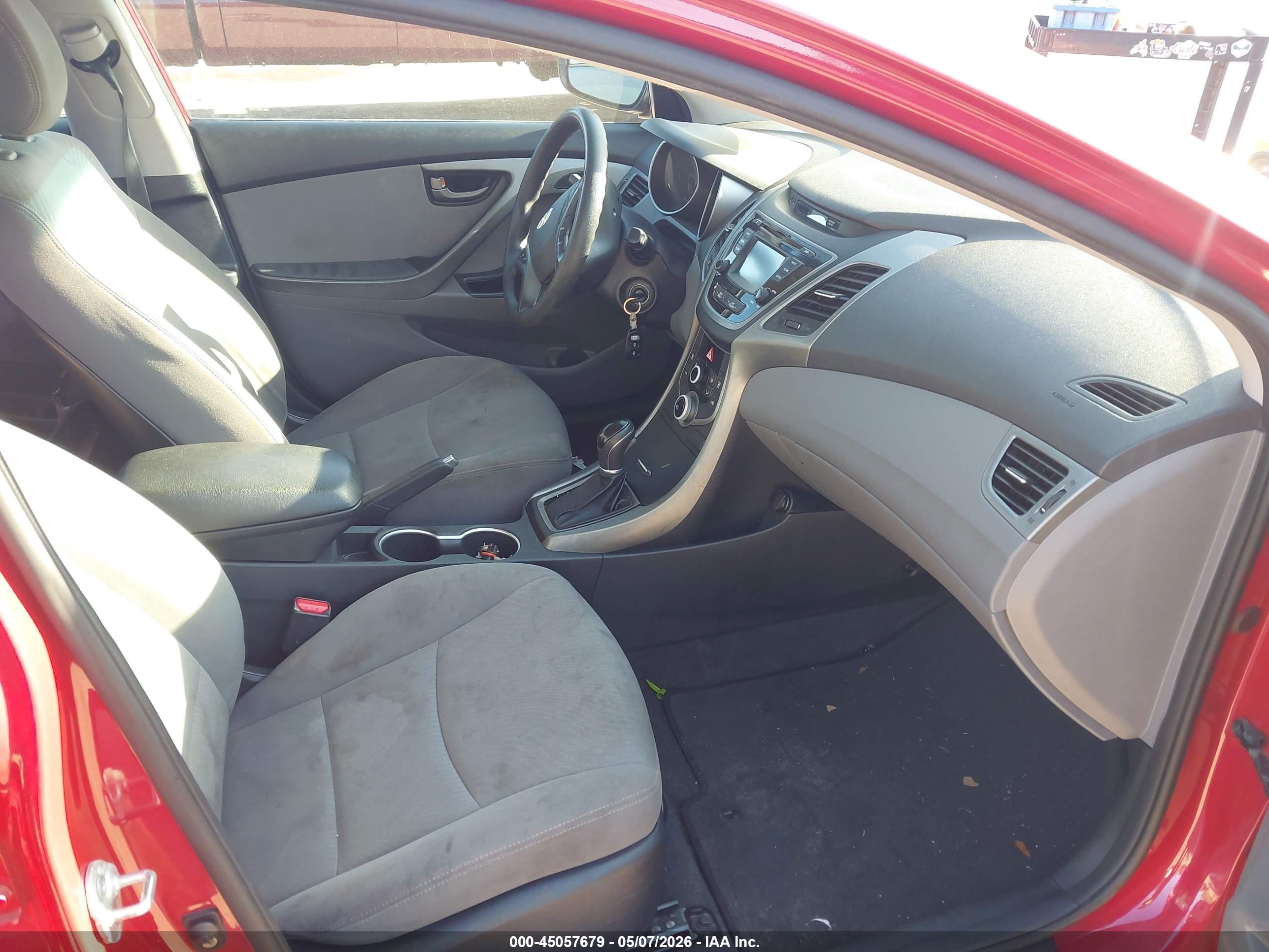 HYUNDAI ELANTRA image 5