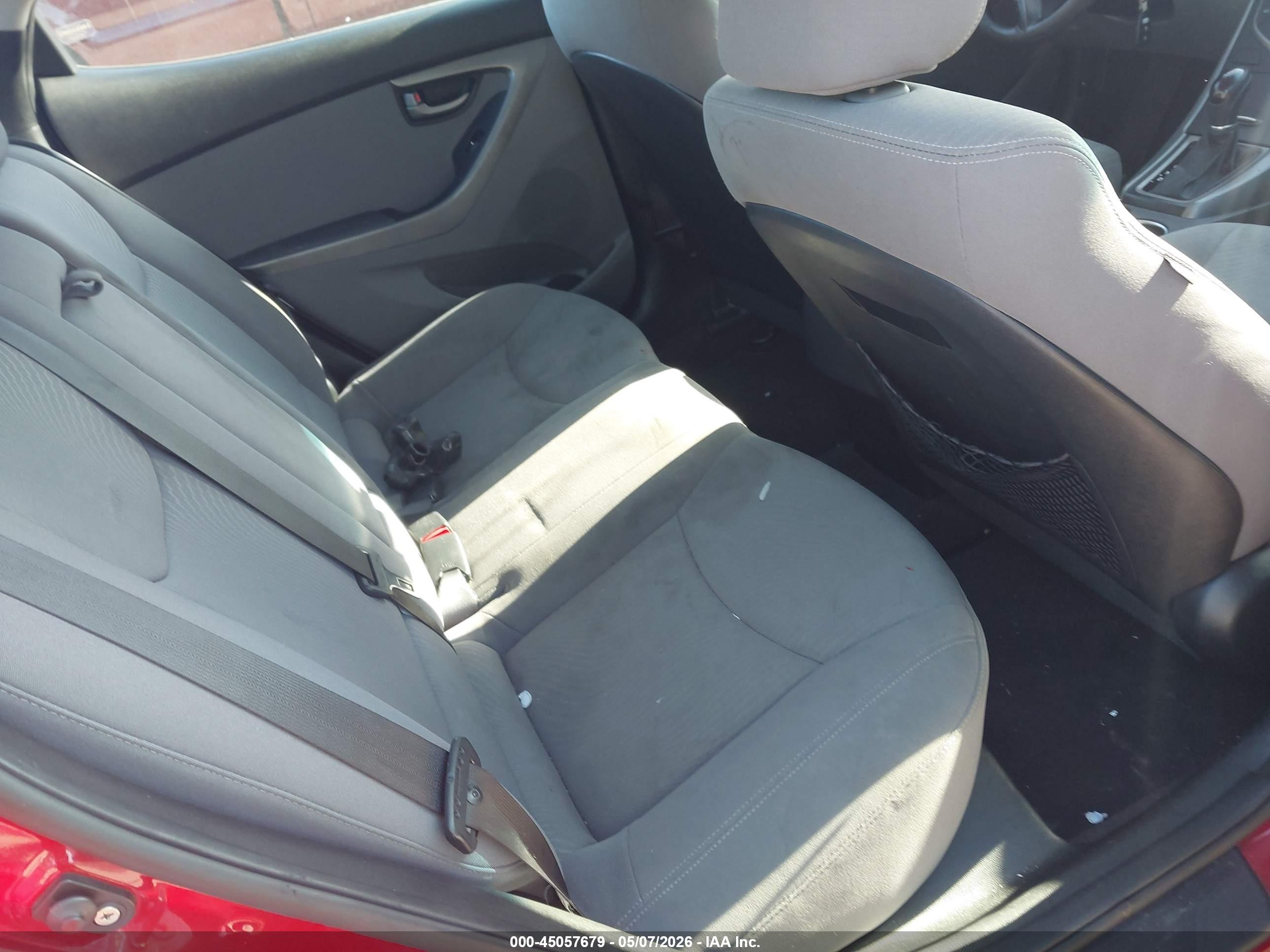 HYUNDAI ELANTRA image 8