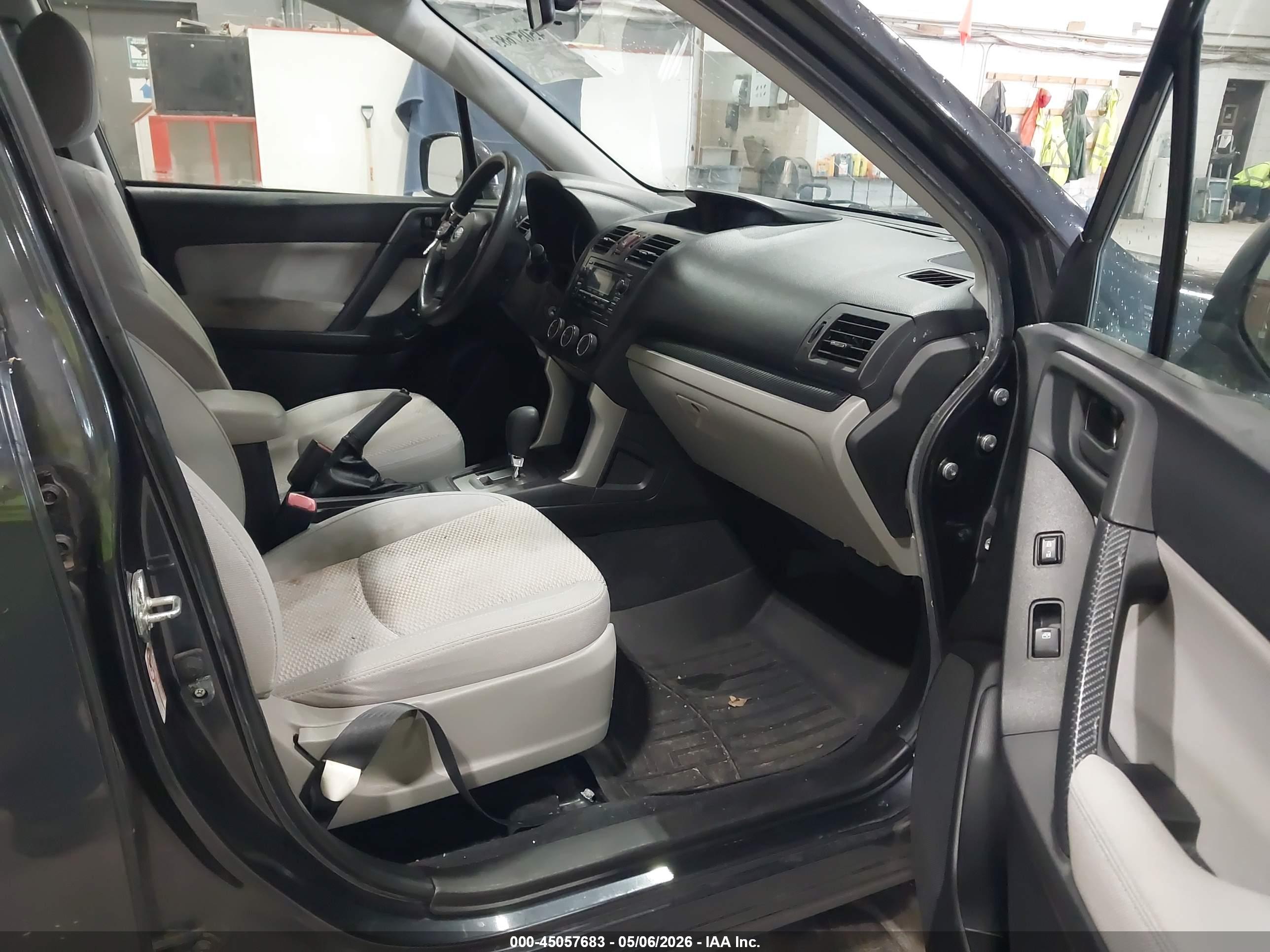 SUBARU FORESTER image 5
