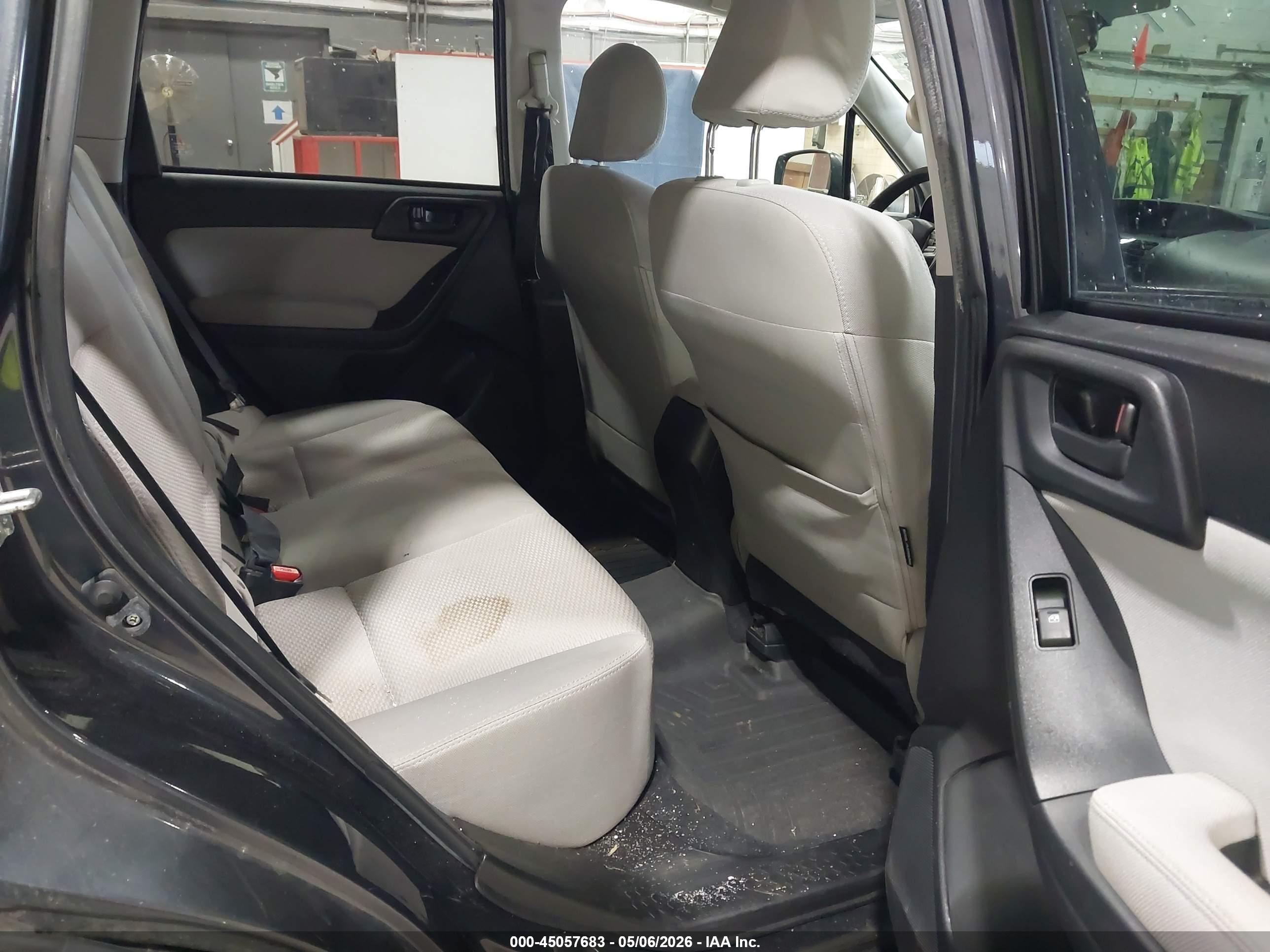 SUBARU FORESTER image 8