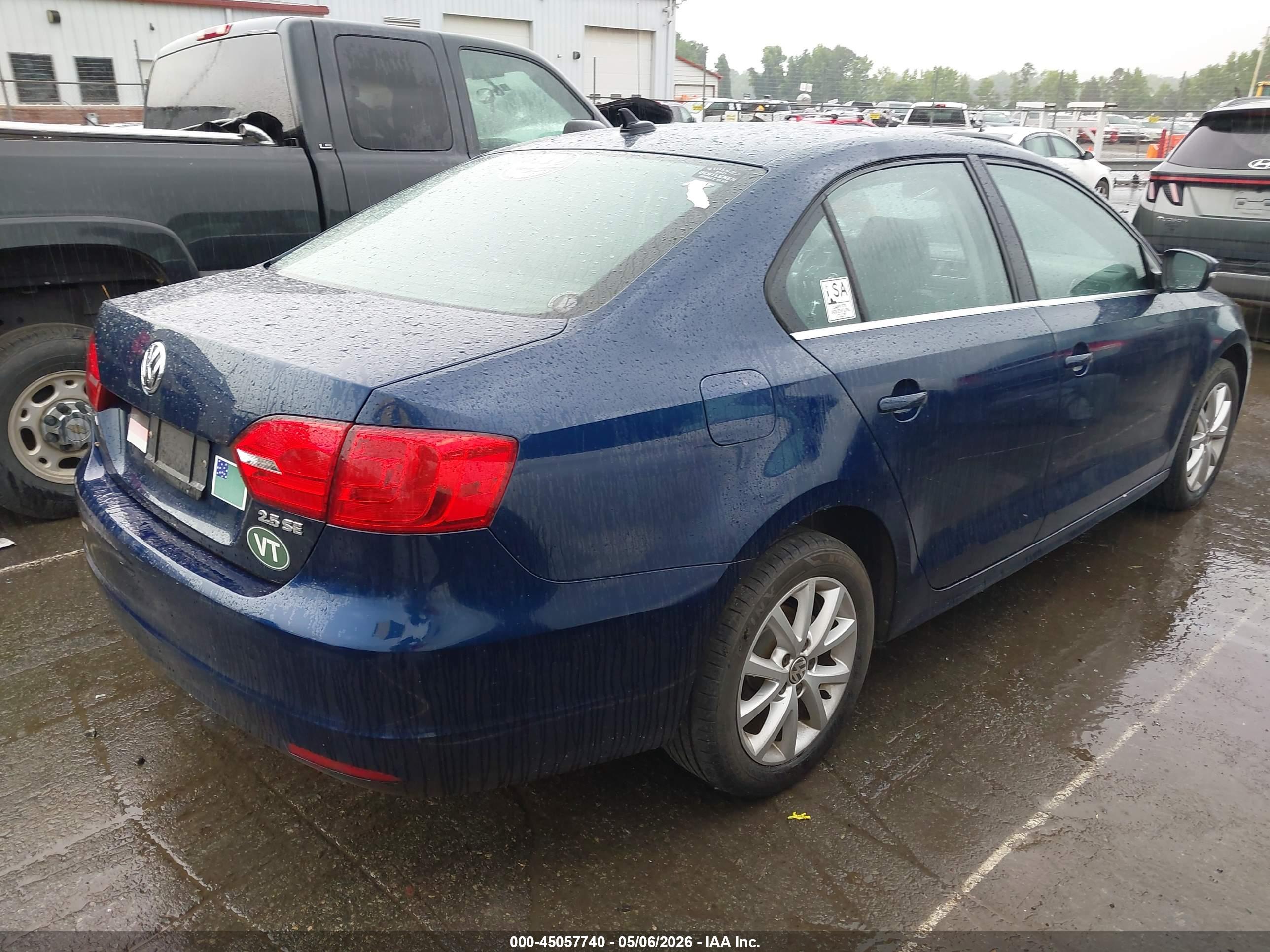 VOLKSWAGEN JETTA image 4