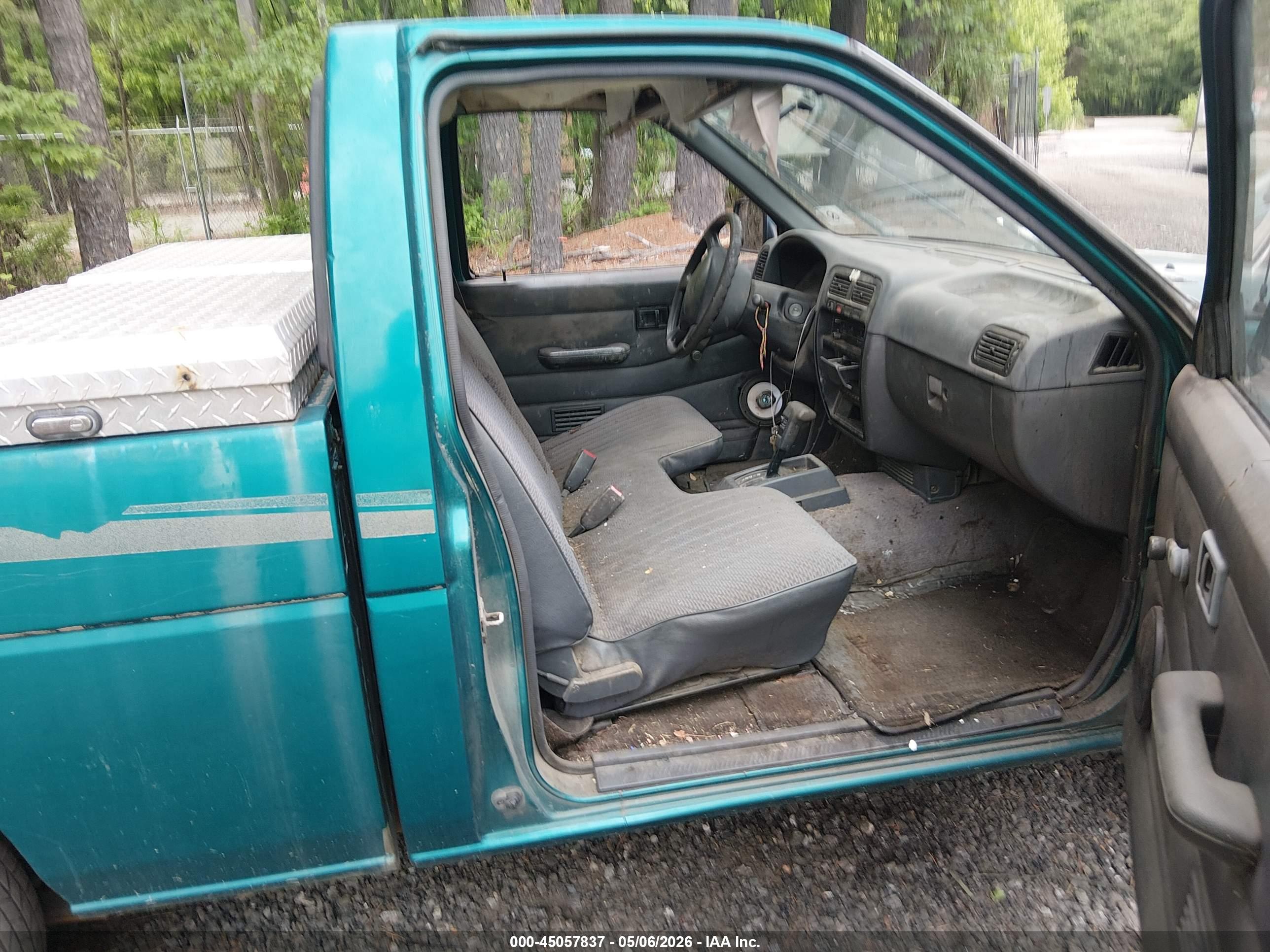 NISSAN 4X2 image 5