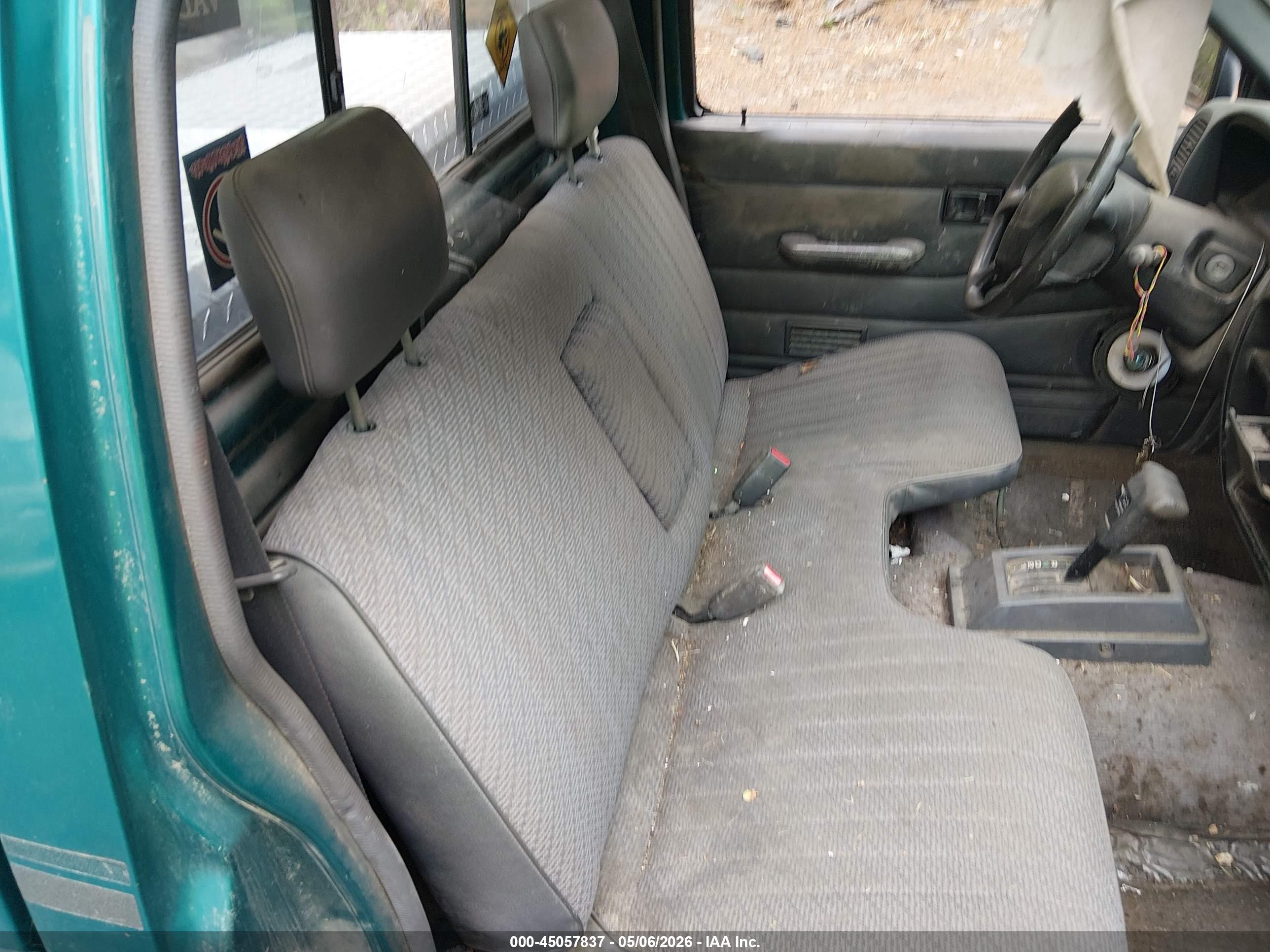 NISSAN 4X2 image 8