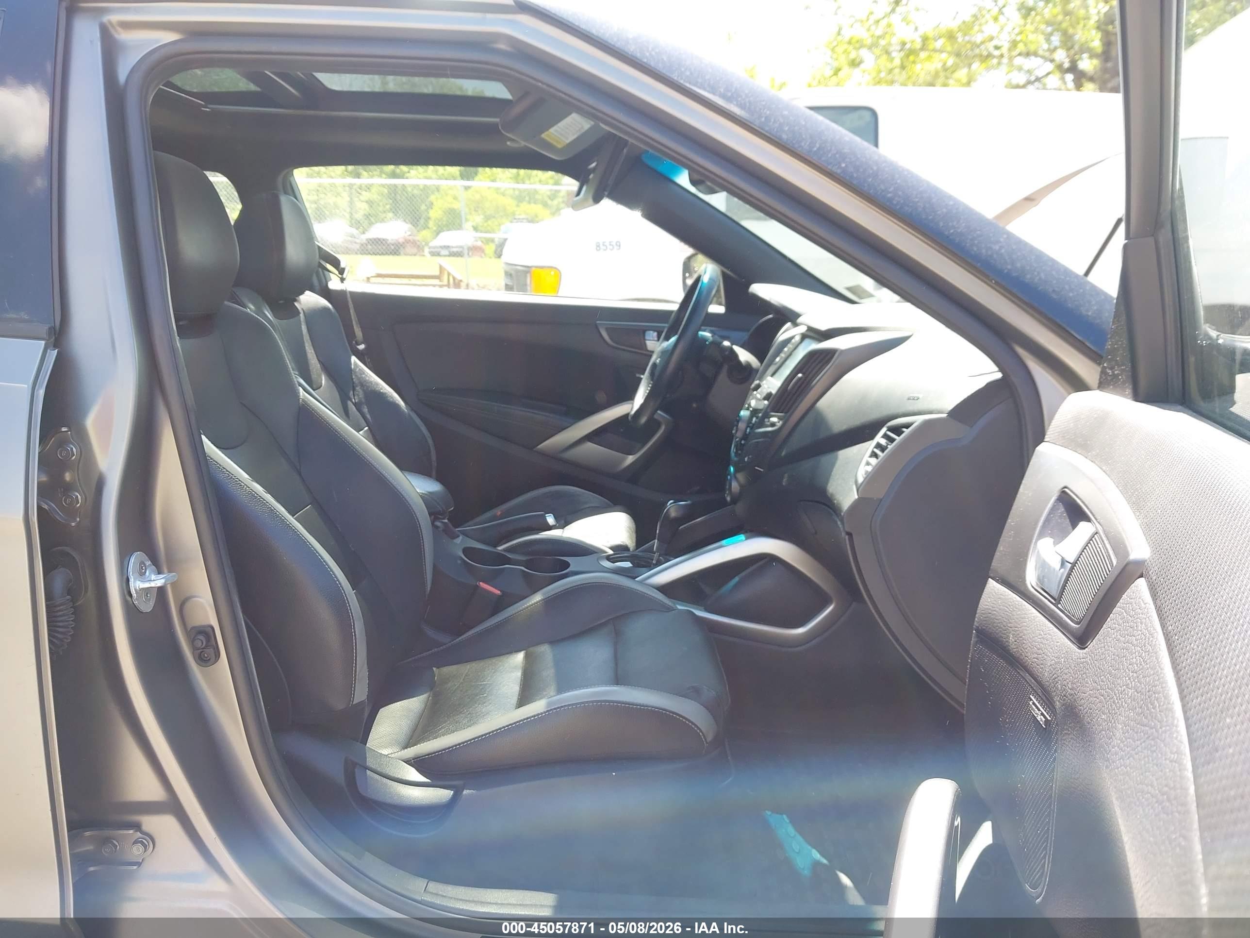 HYUNDAI VELOSTER image 5
