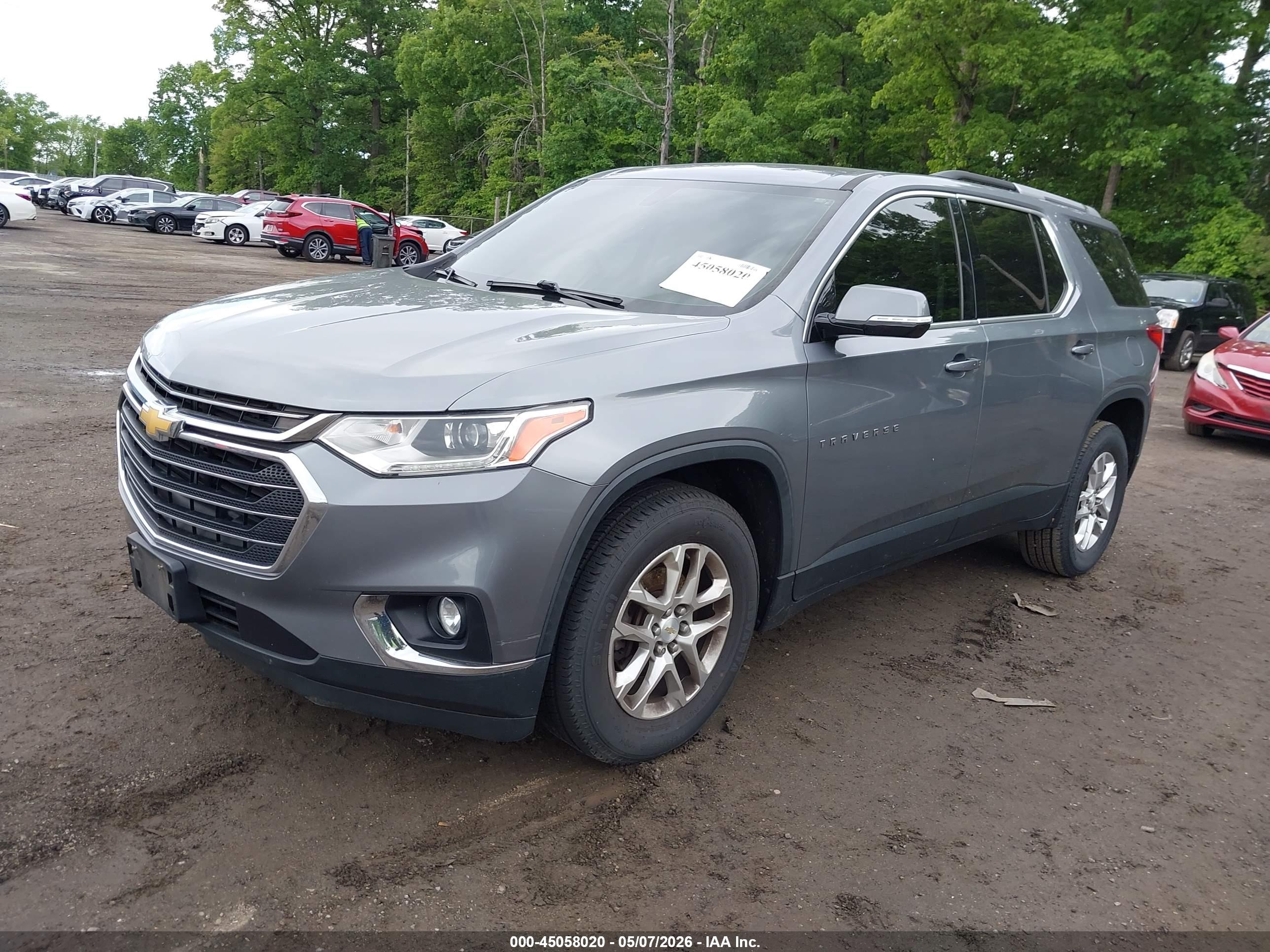CHEVROLET TRAVERSE image 2