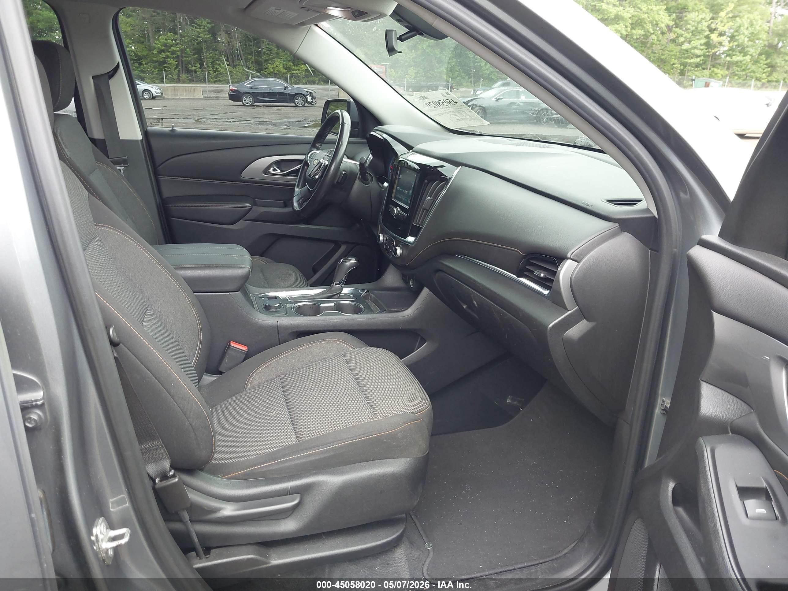 CHEVROLET TRAVERSE image 5