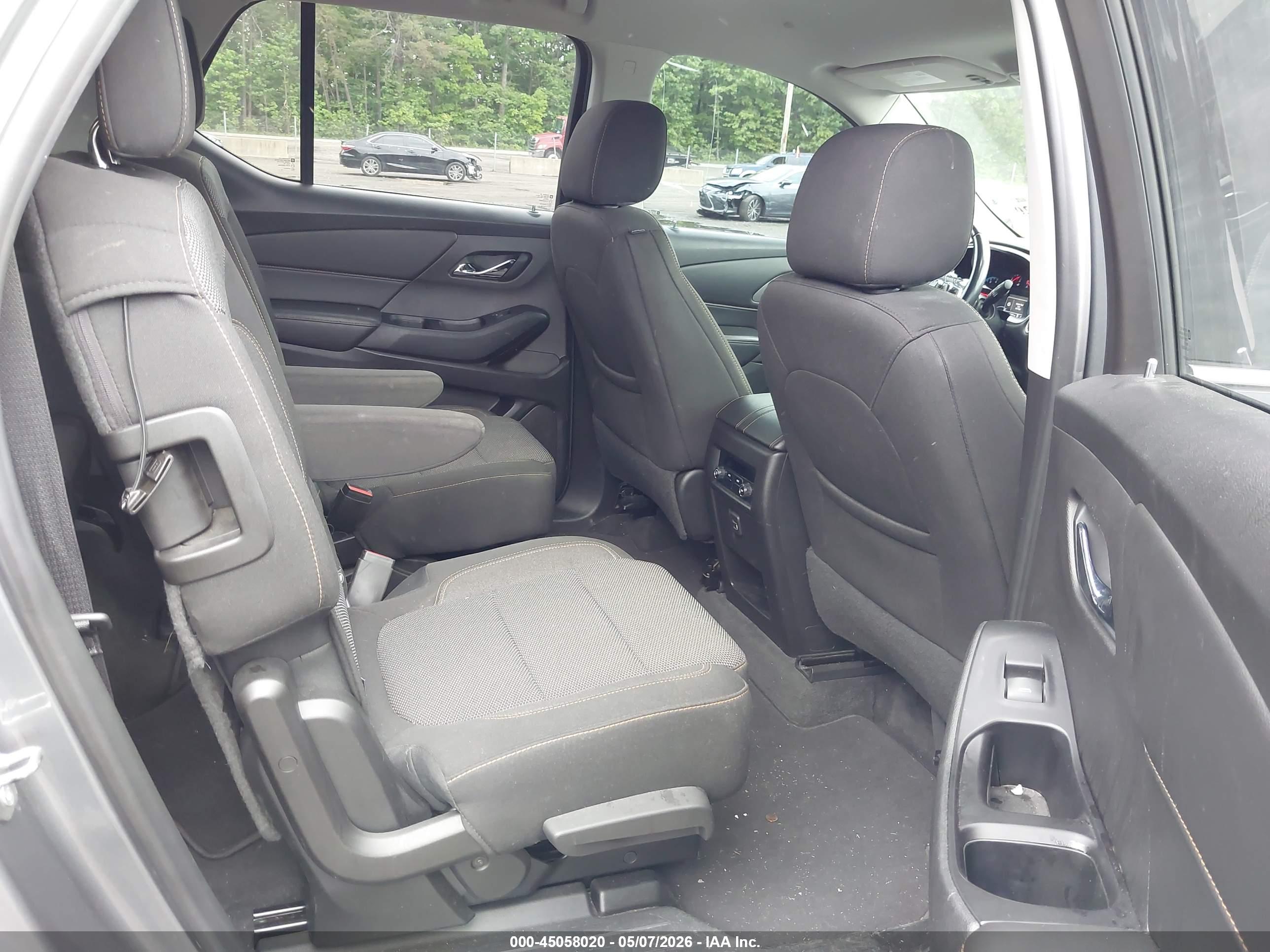CHEVROLET TRAVERSE image 8