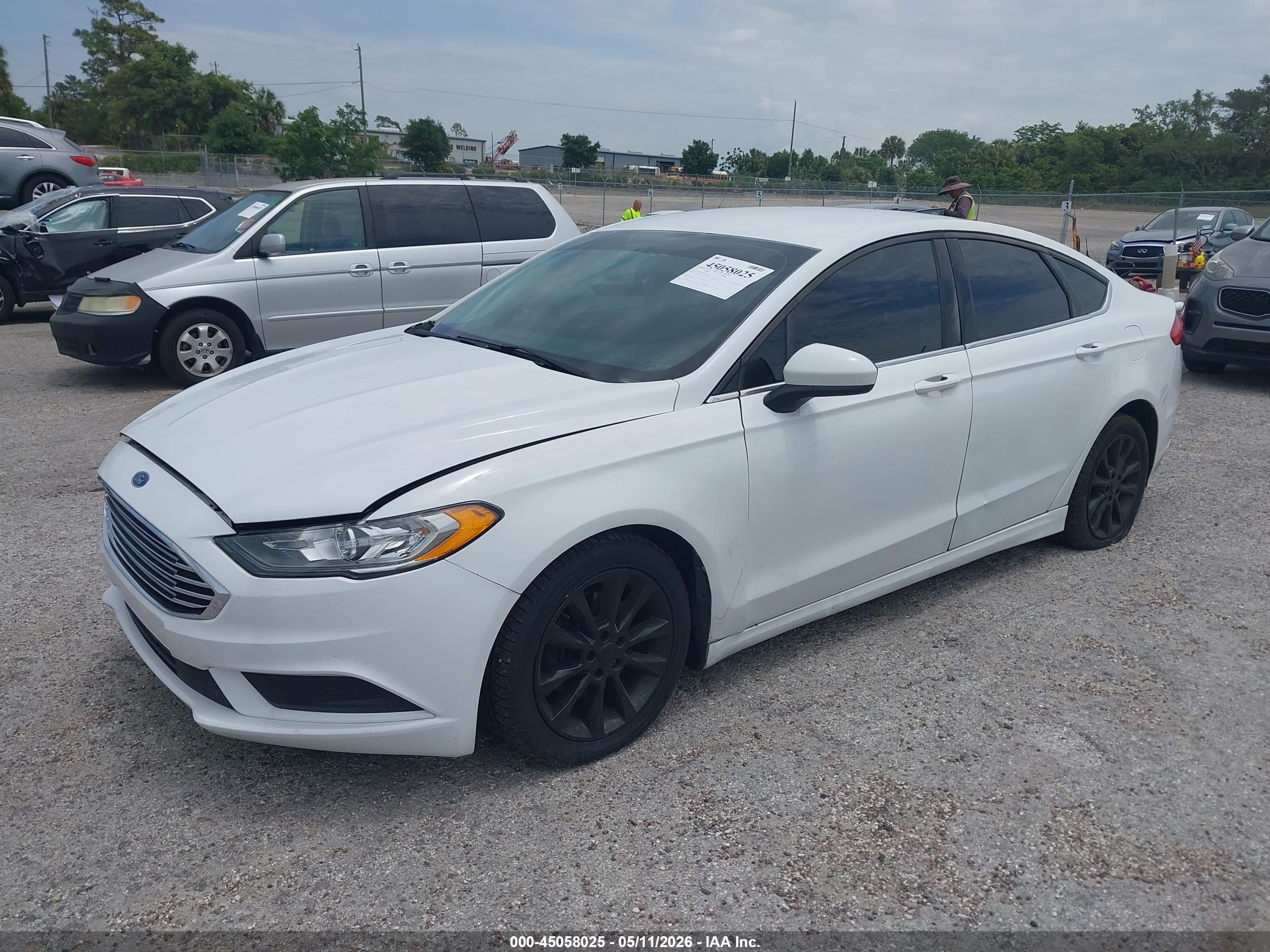 FORD FUSION image 2