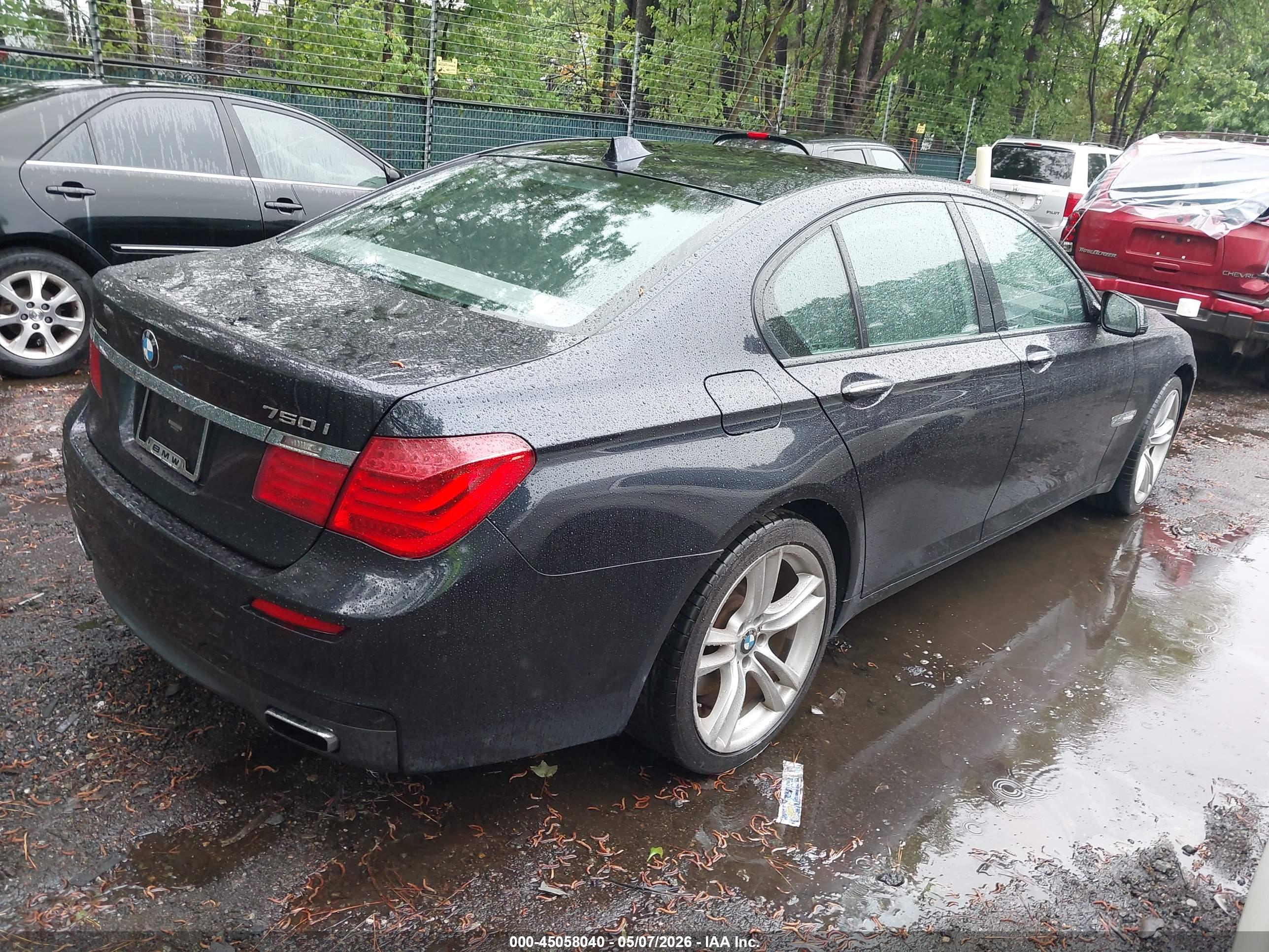 BMW 750I image 4