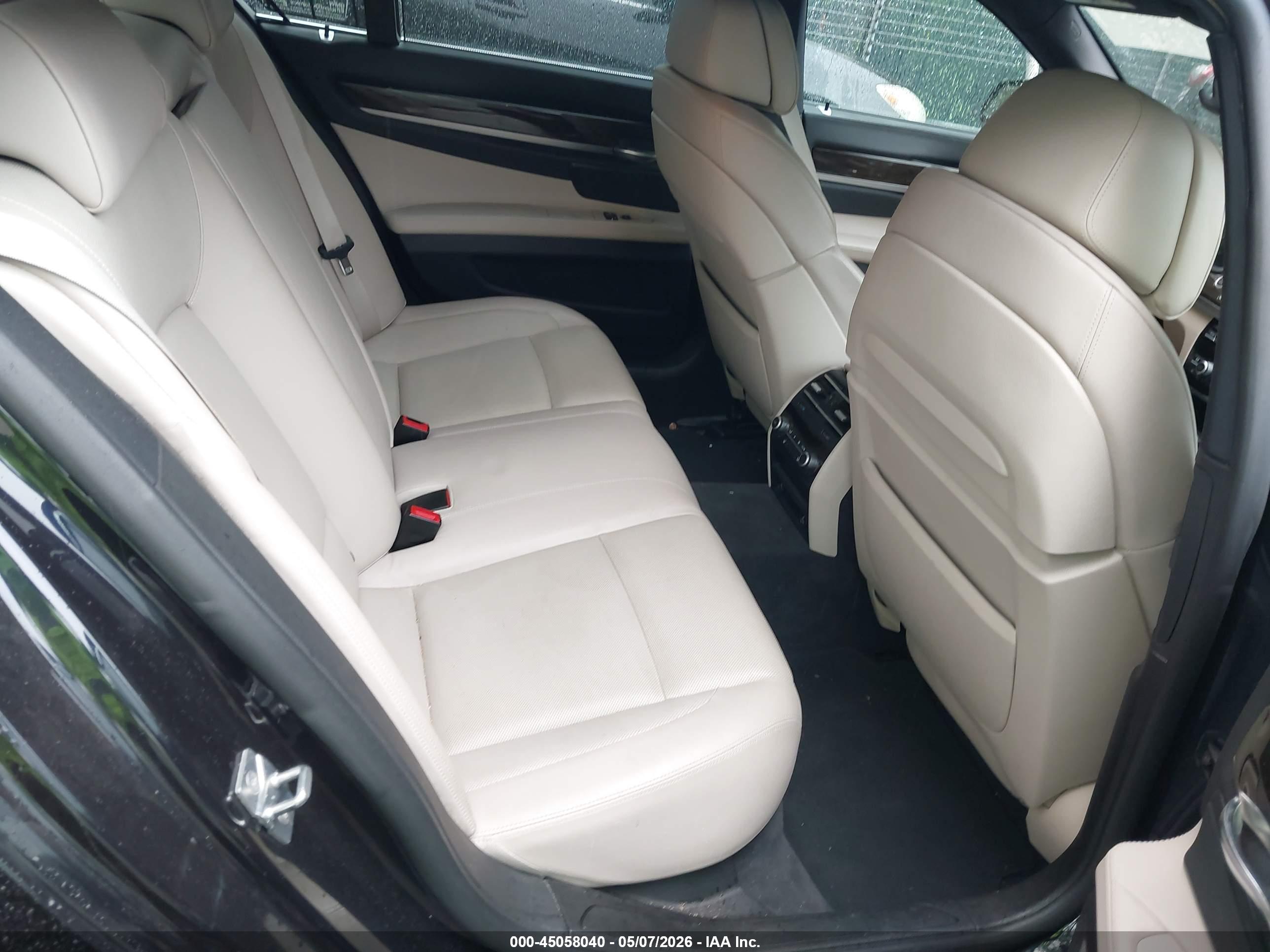 BMW 750I image 8