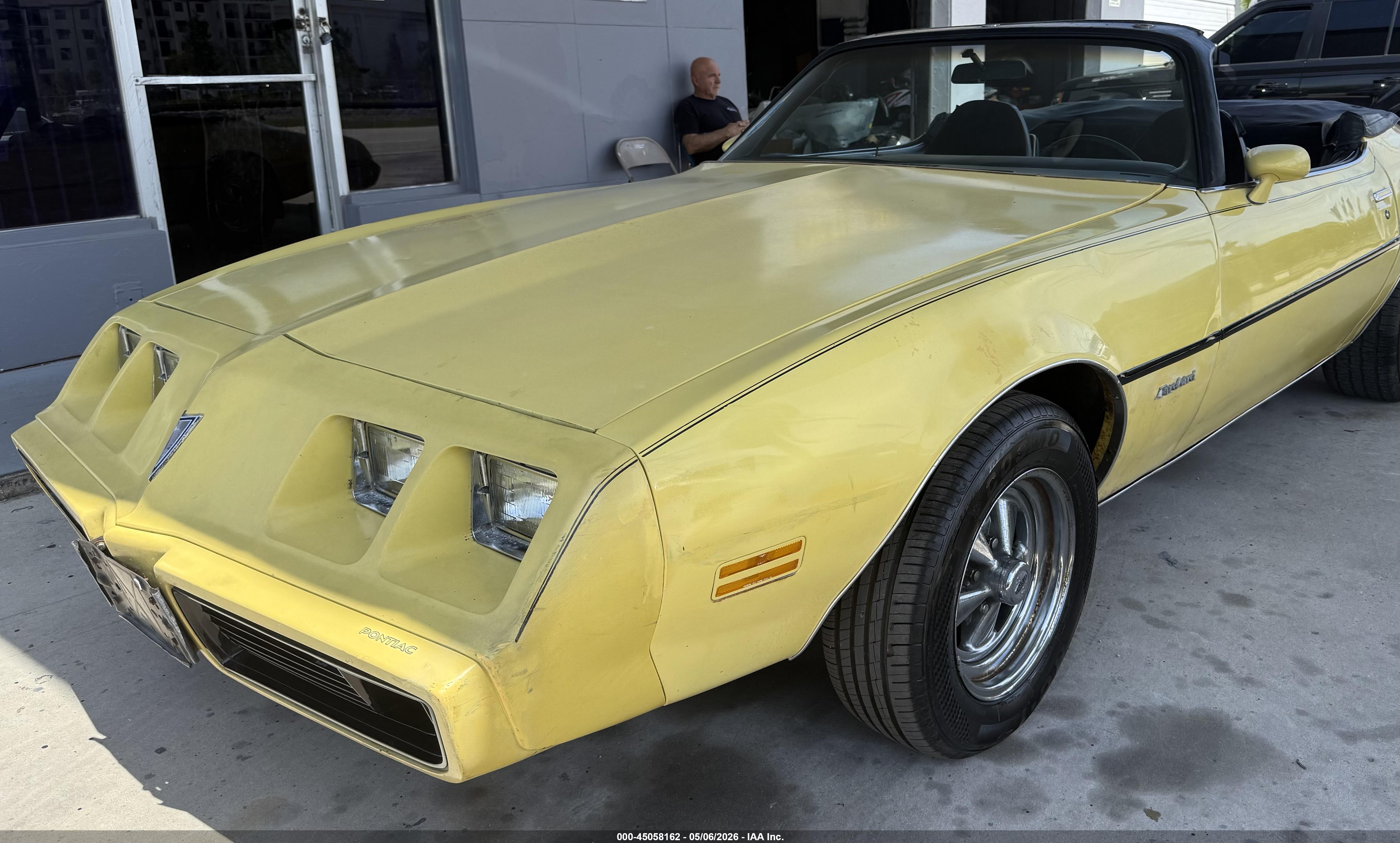 PONTIAC FIREBIRD image 2