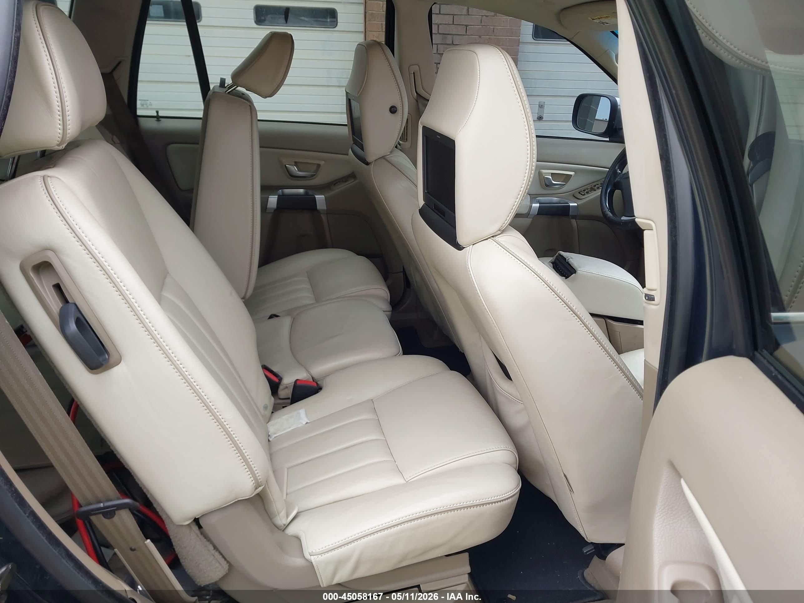 VOLVO XC90 image 8