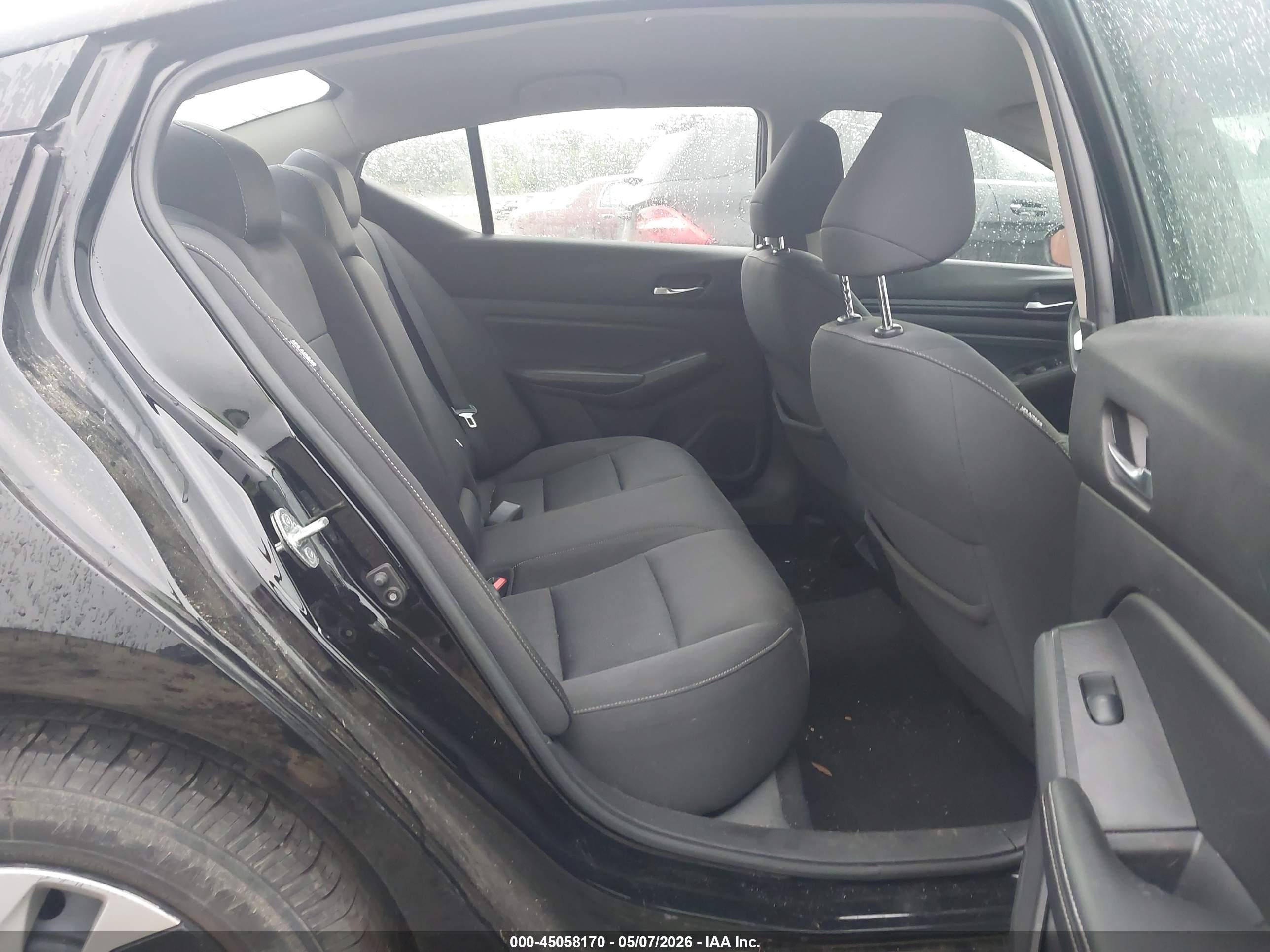 NISSAN ALTIMA image 8