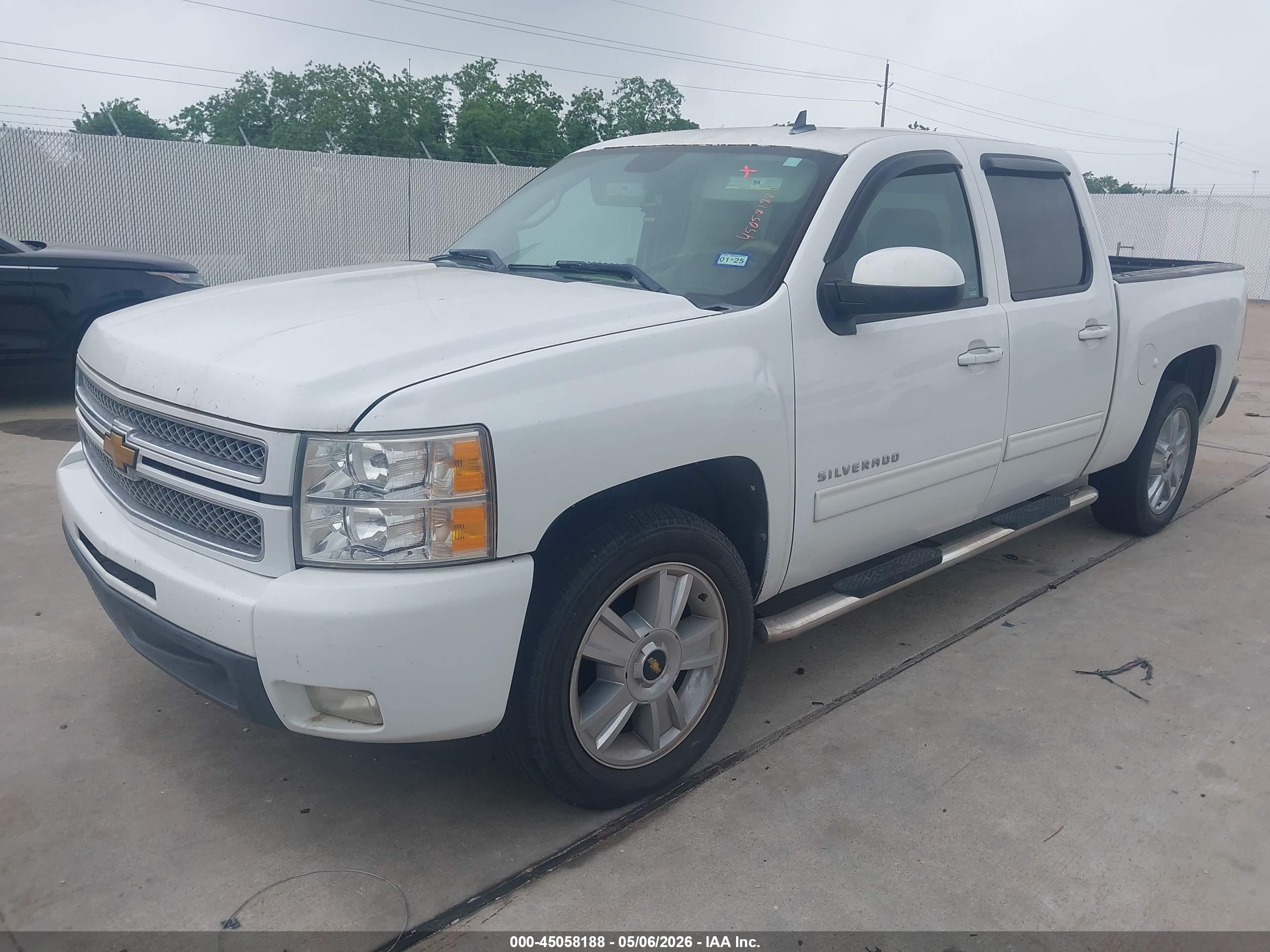 CHEVROLET SILVERADO image 2